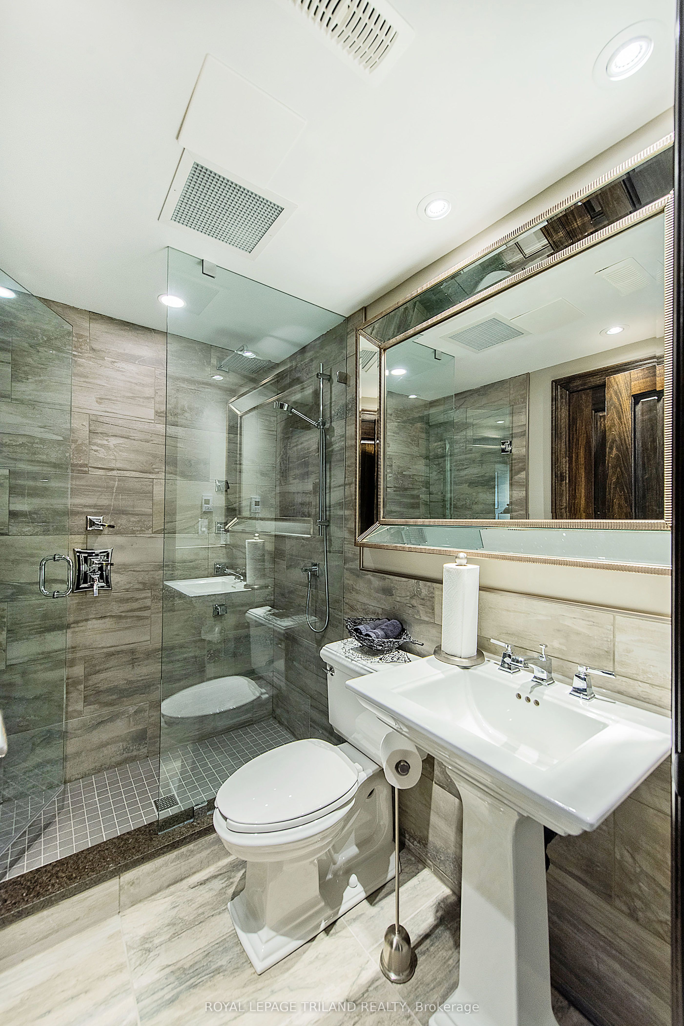 424 Waterloo St Property Photo 43