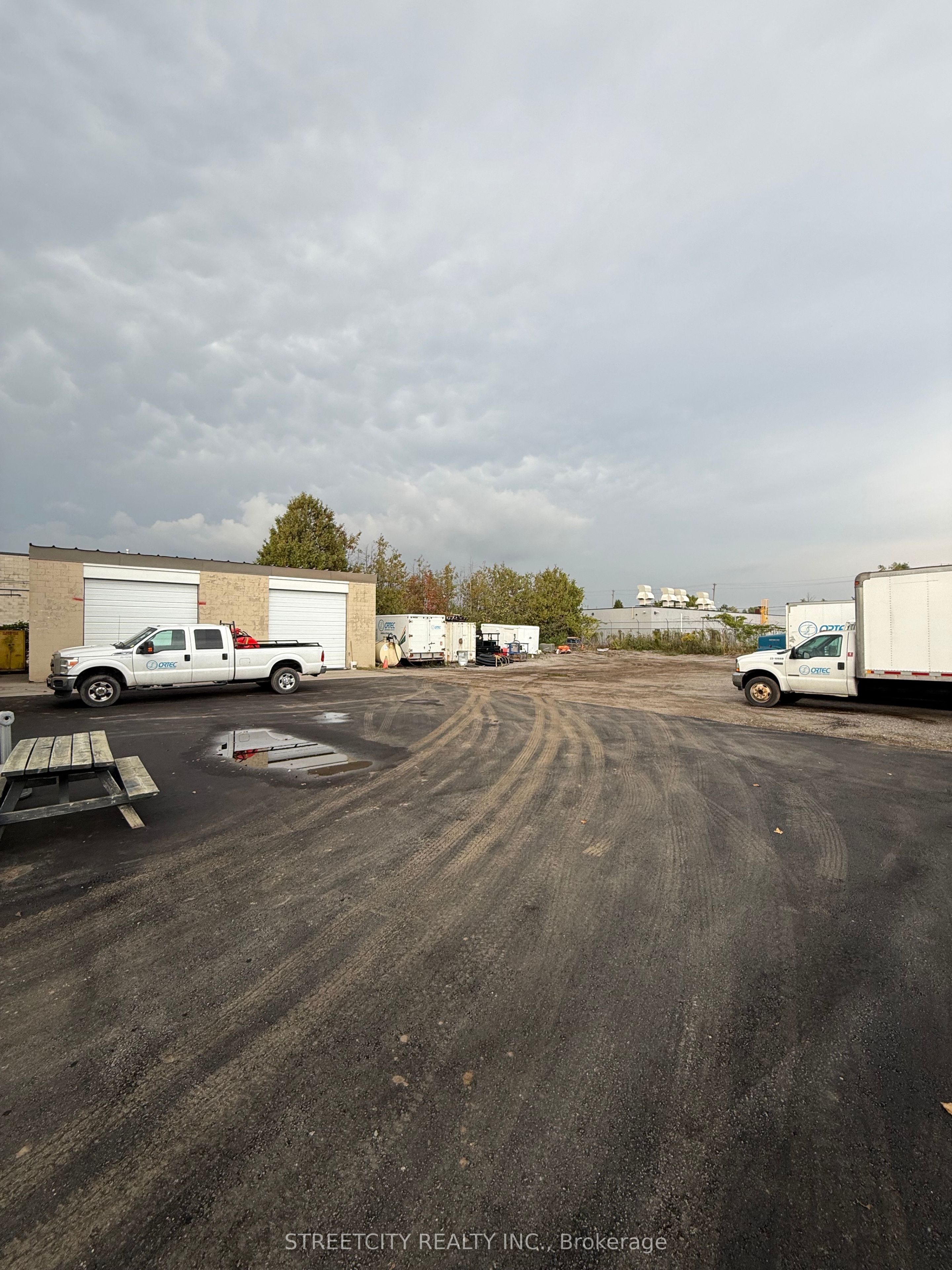 376 Sovereign Road Property Photo 7