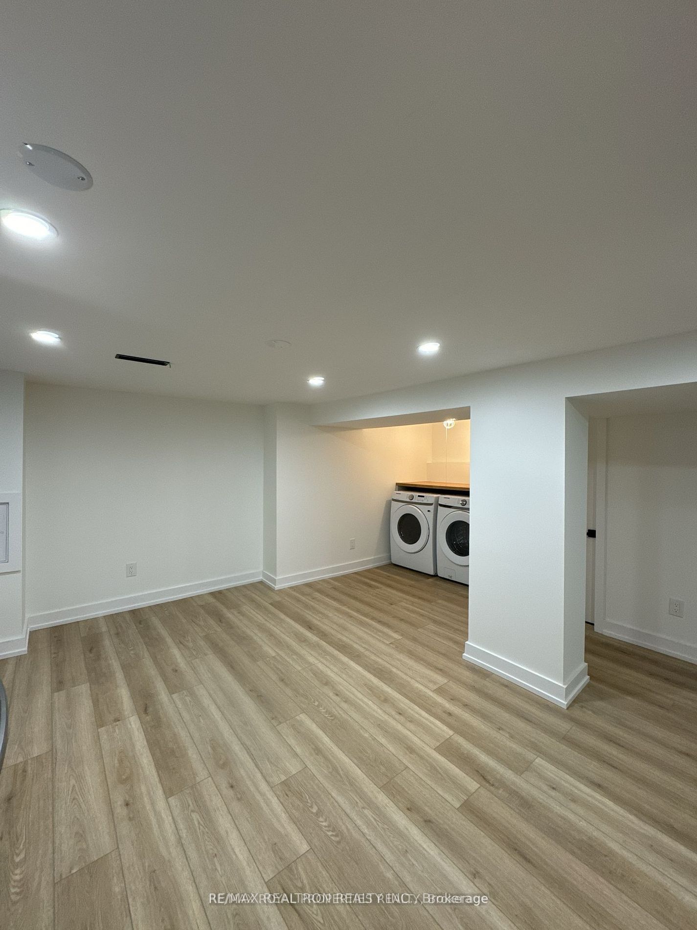 293 E 17th Street Property Photo 5