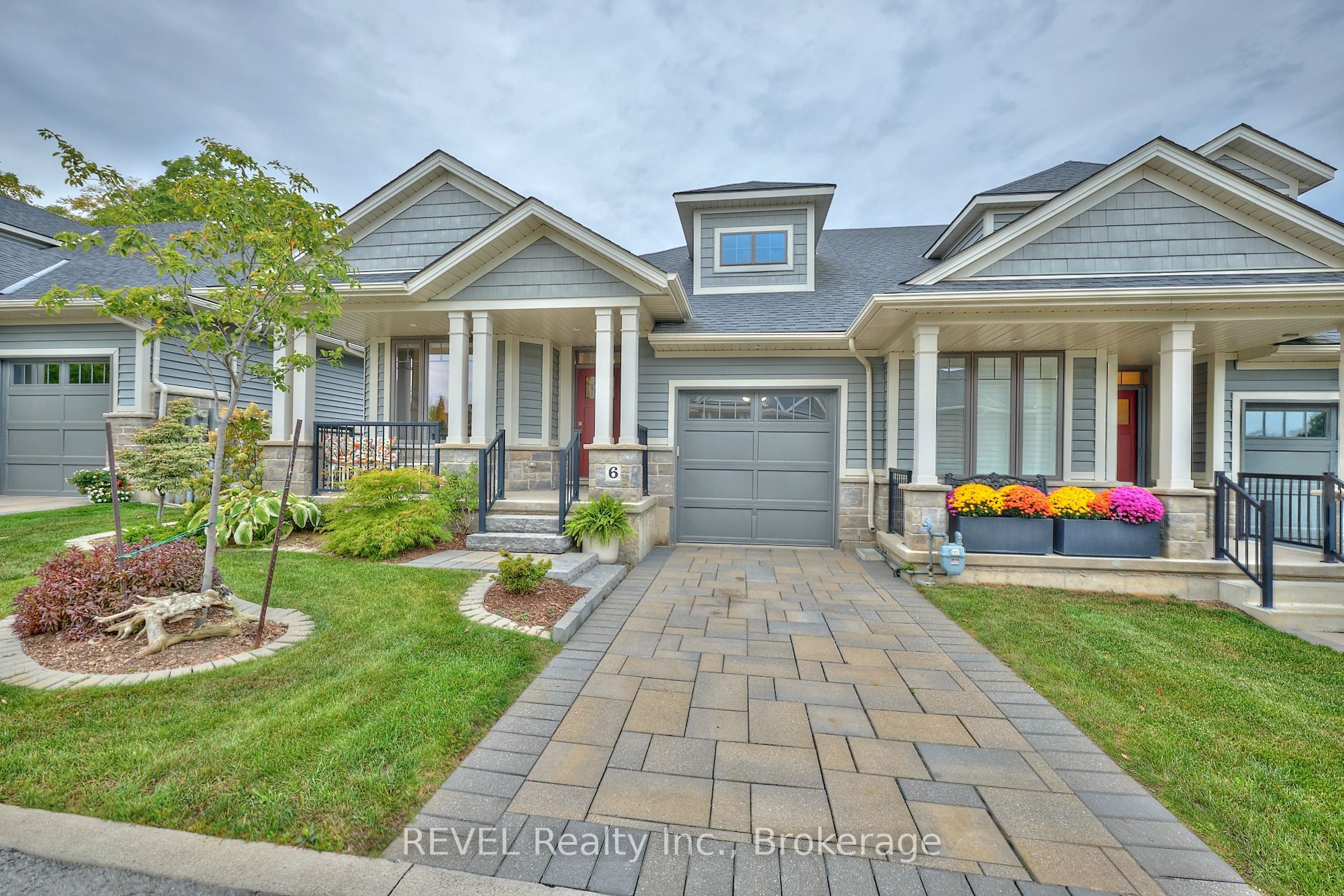 2848 King St Property Photo 1