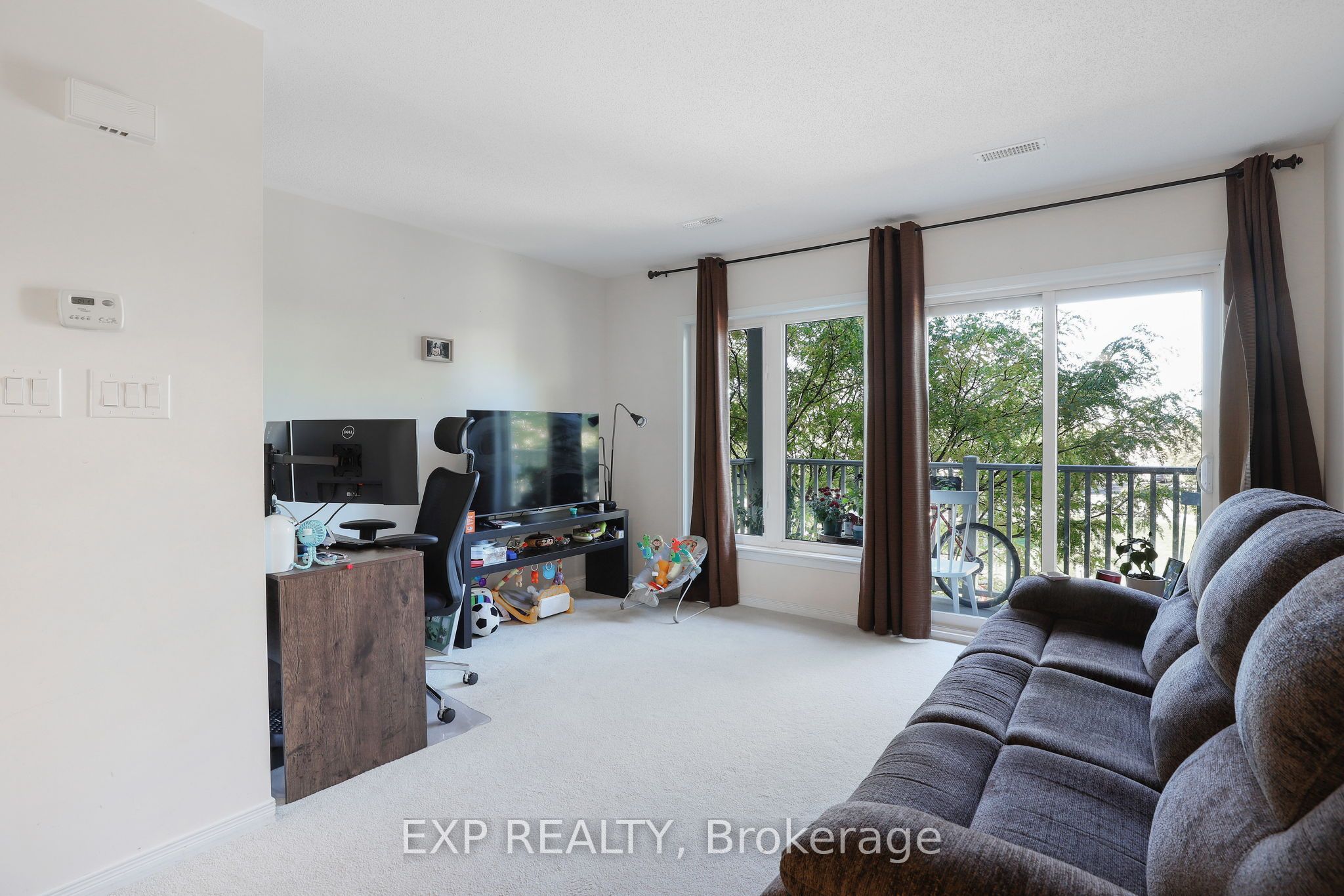 2559 Longfields Drive Property Photo 5