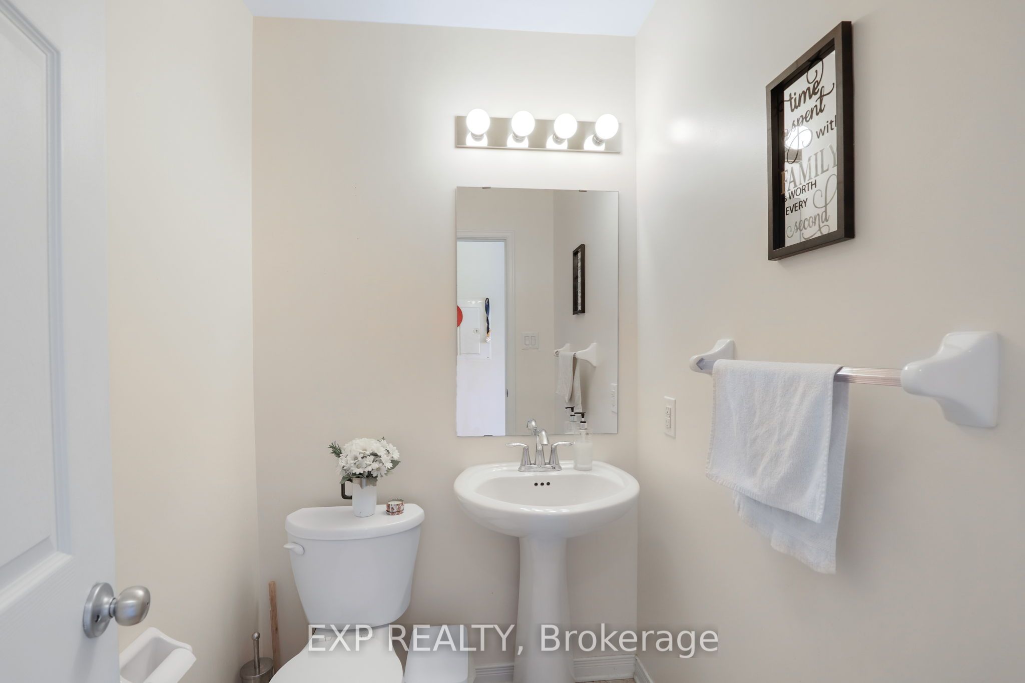 2559 Longfields Drive Property Photo 11