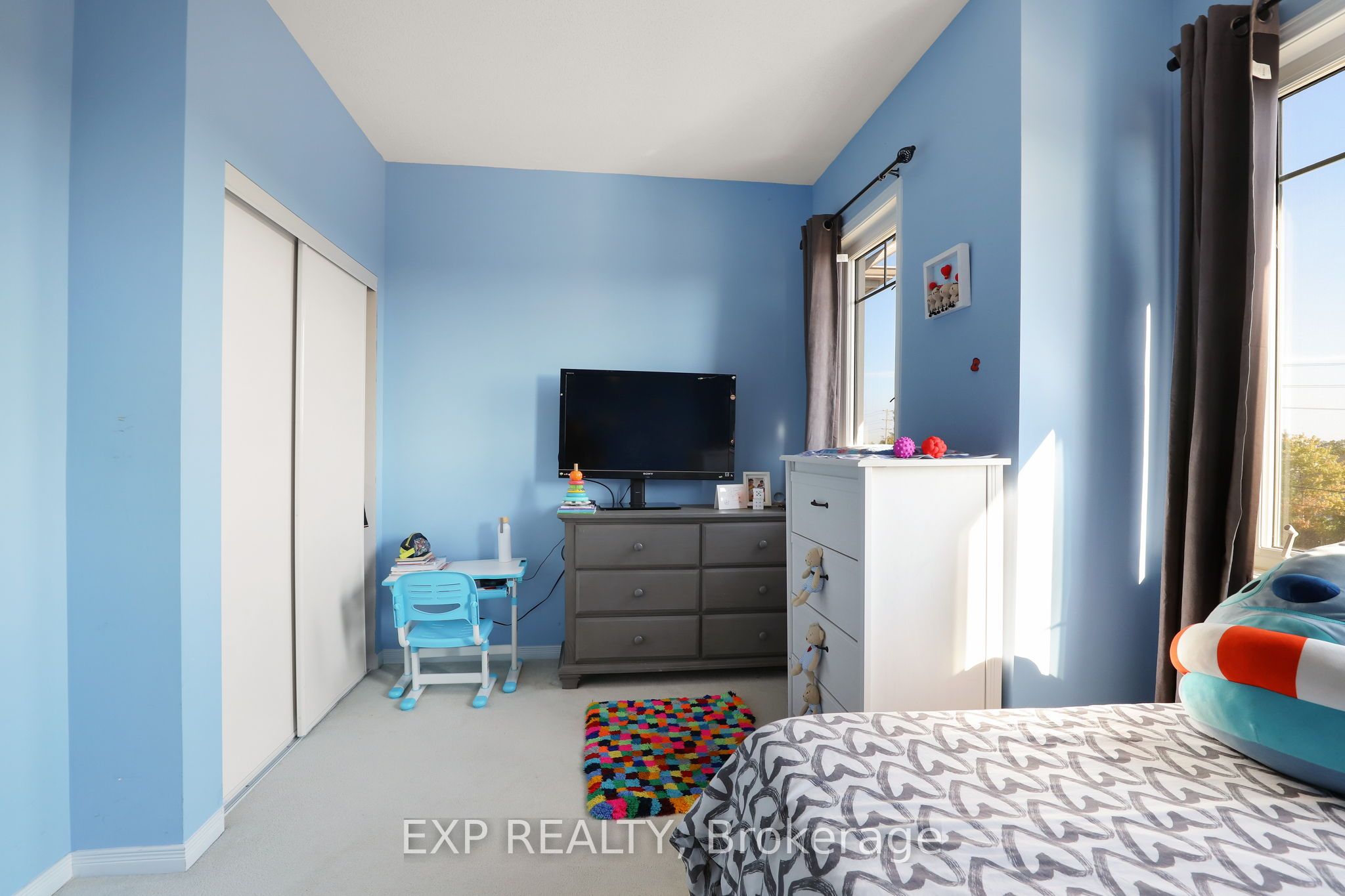 2559 Longfields Drive Property Photo 17