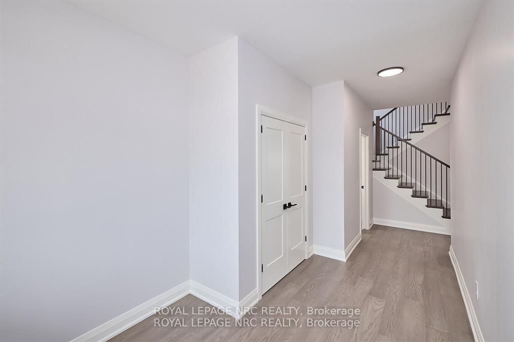 195 Hodgkins Ave Property Photo 3