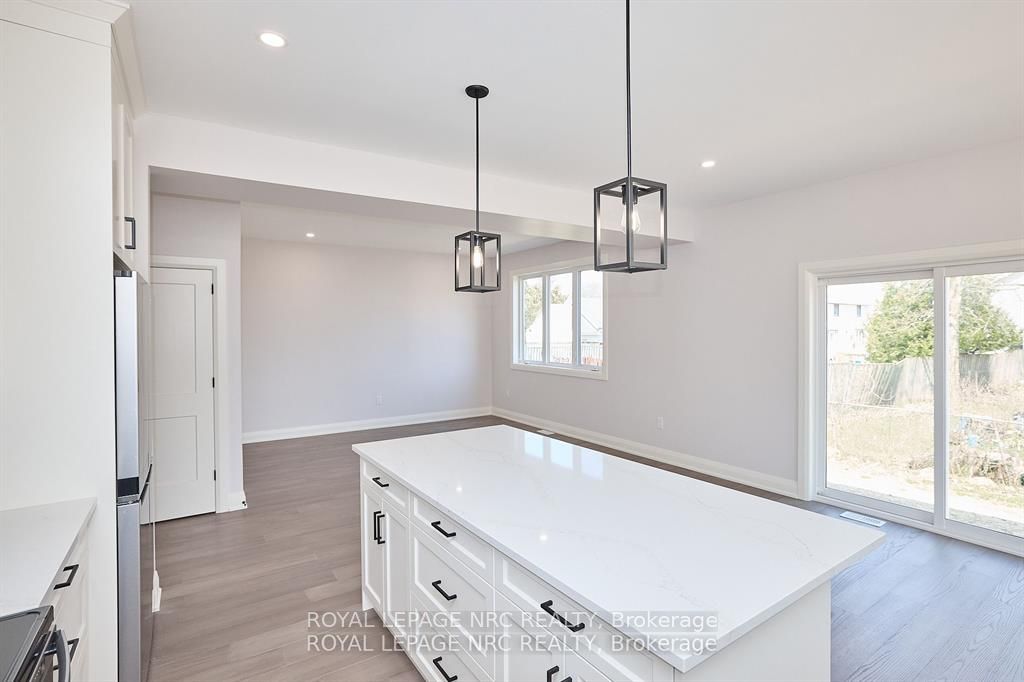 195 Hodgkins Ave Property Photo 7