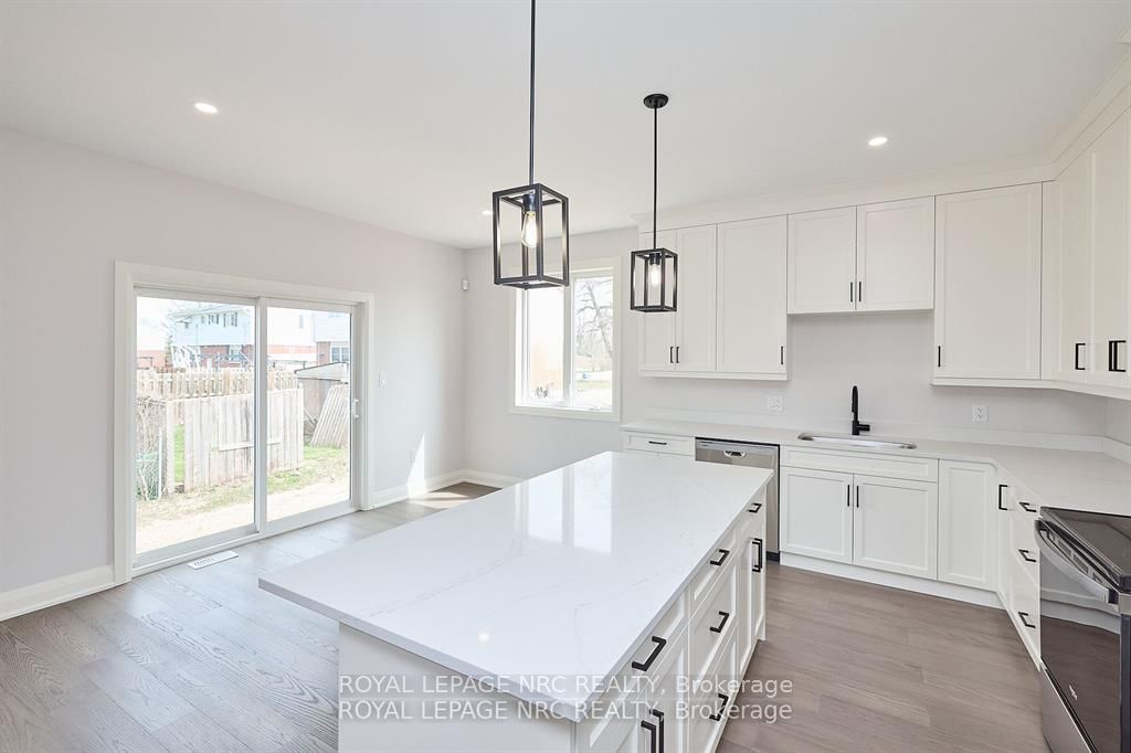 195 Hodgkins Ave Property Photo 9