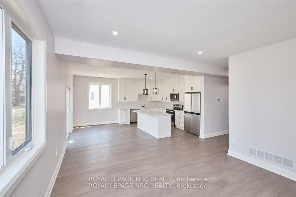 195 Hodgkins Ave Property Photo 11