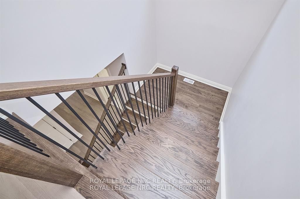 195 Hodgkins Ave Property Photo 14