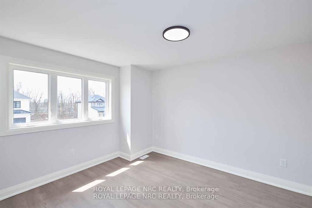 195 Hodgkins Ave Property Photo 16