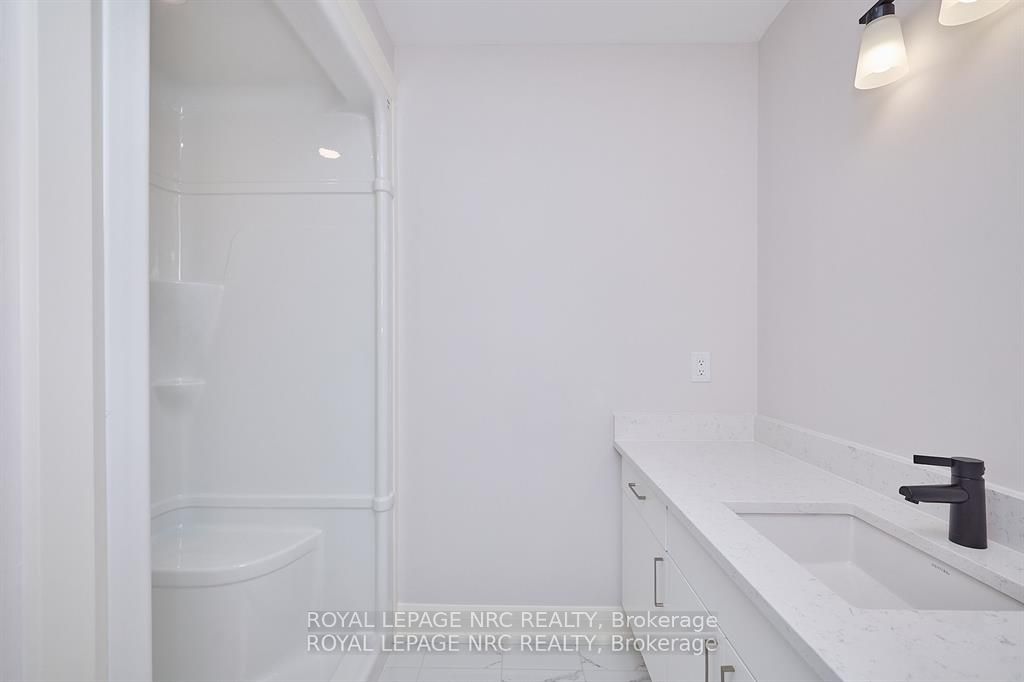 195 Hodgkins Ave Property Photo 28