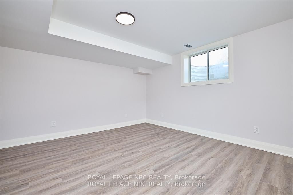 195 Hodgkins Ave Property Photo 35