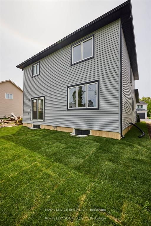 195 Hodgkins Ave Property Photo 43