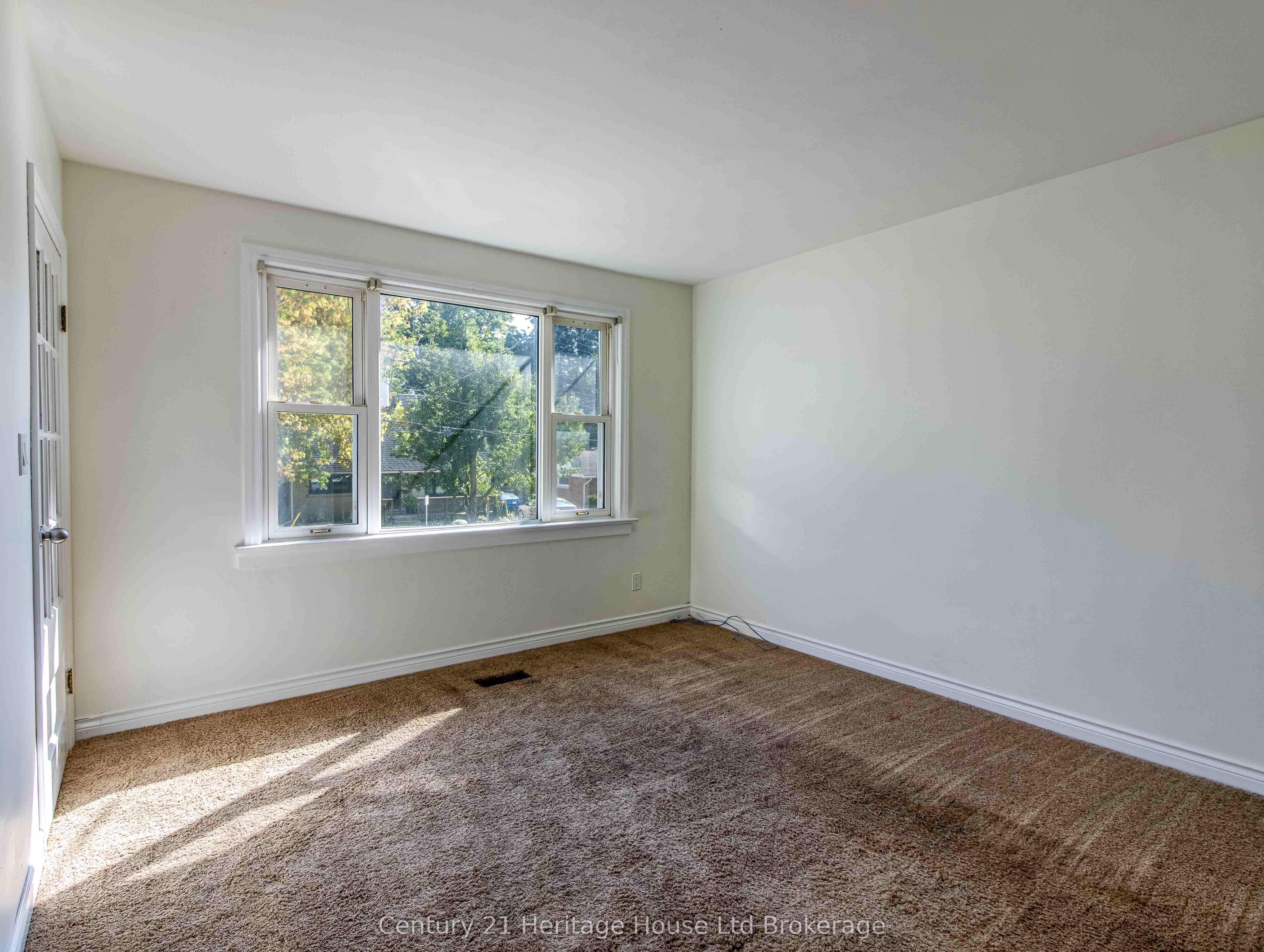 675 Miller Street Property Photo 4