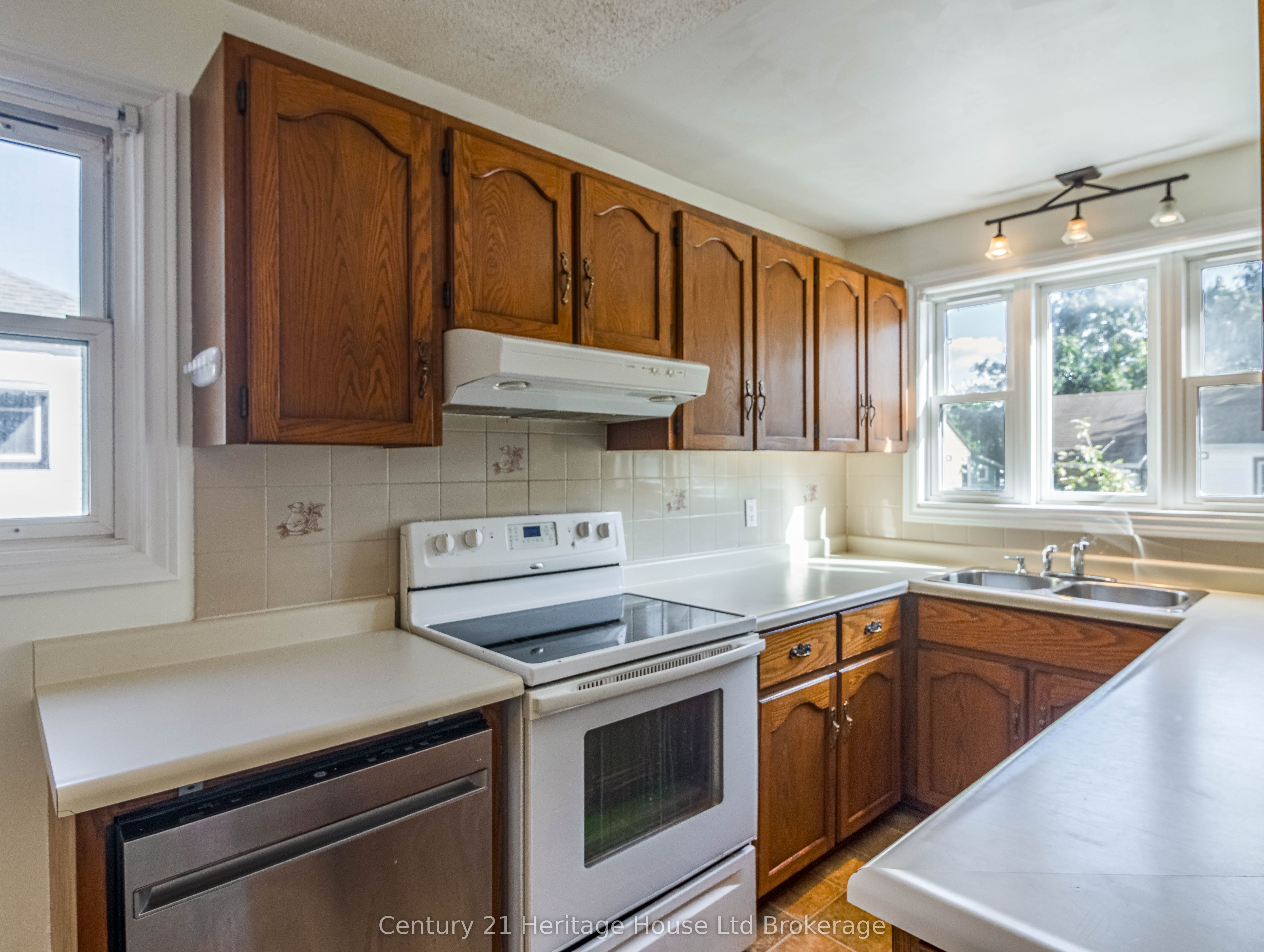 675 Miller Street Property Photo 8