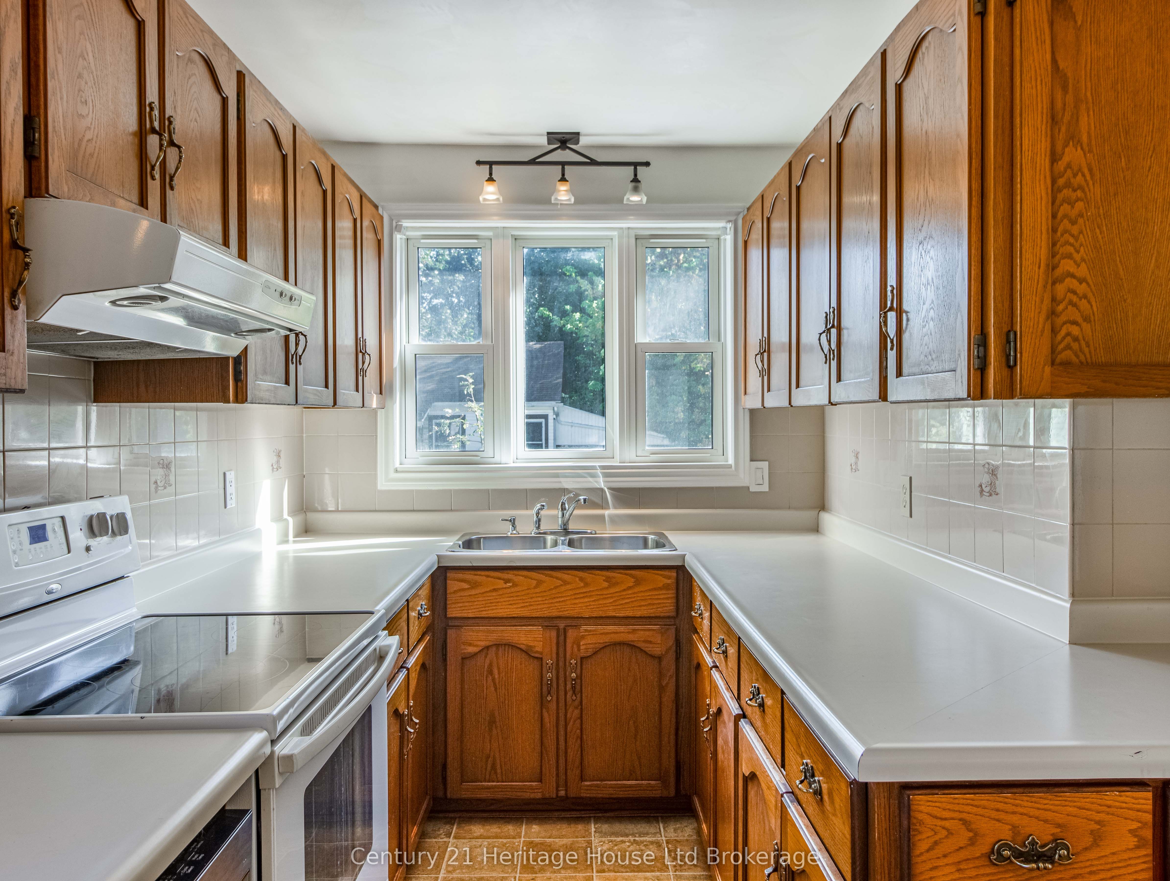 675 Miller Street Property Photo 9