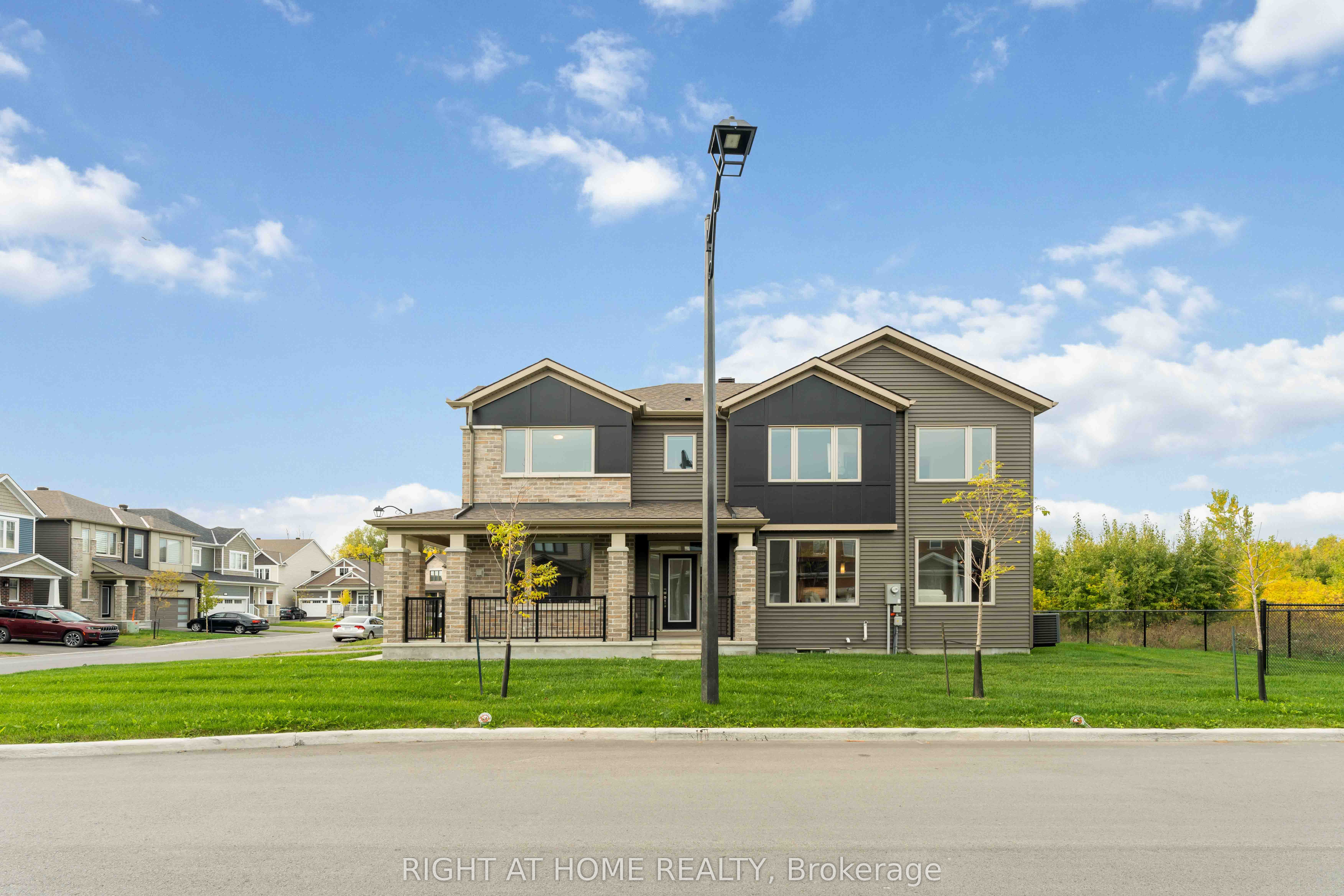 812 Croissant Snap Hook Crescent Property Photo 2