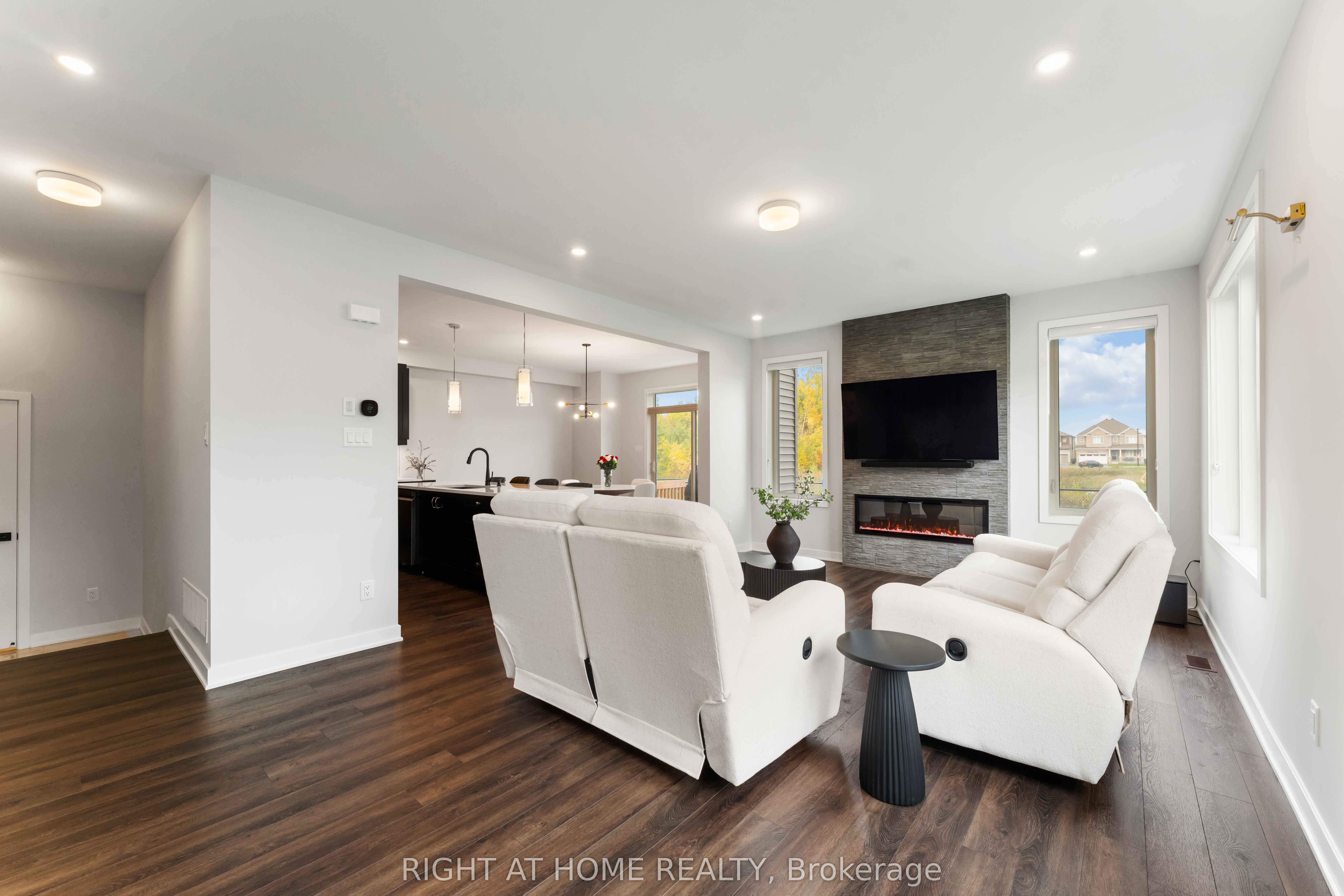 812 Croissant Snap Hook Crescent Property Photo 5