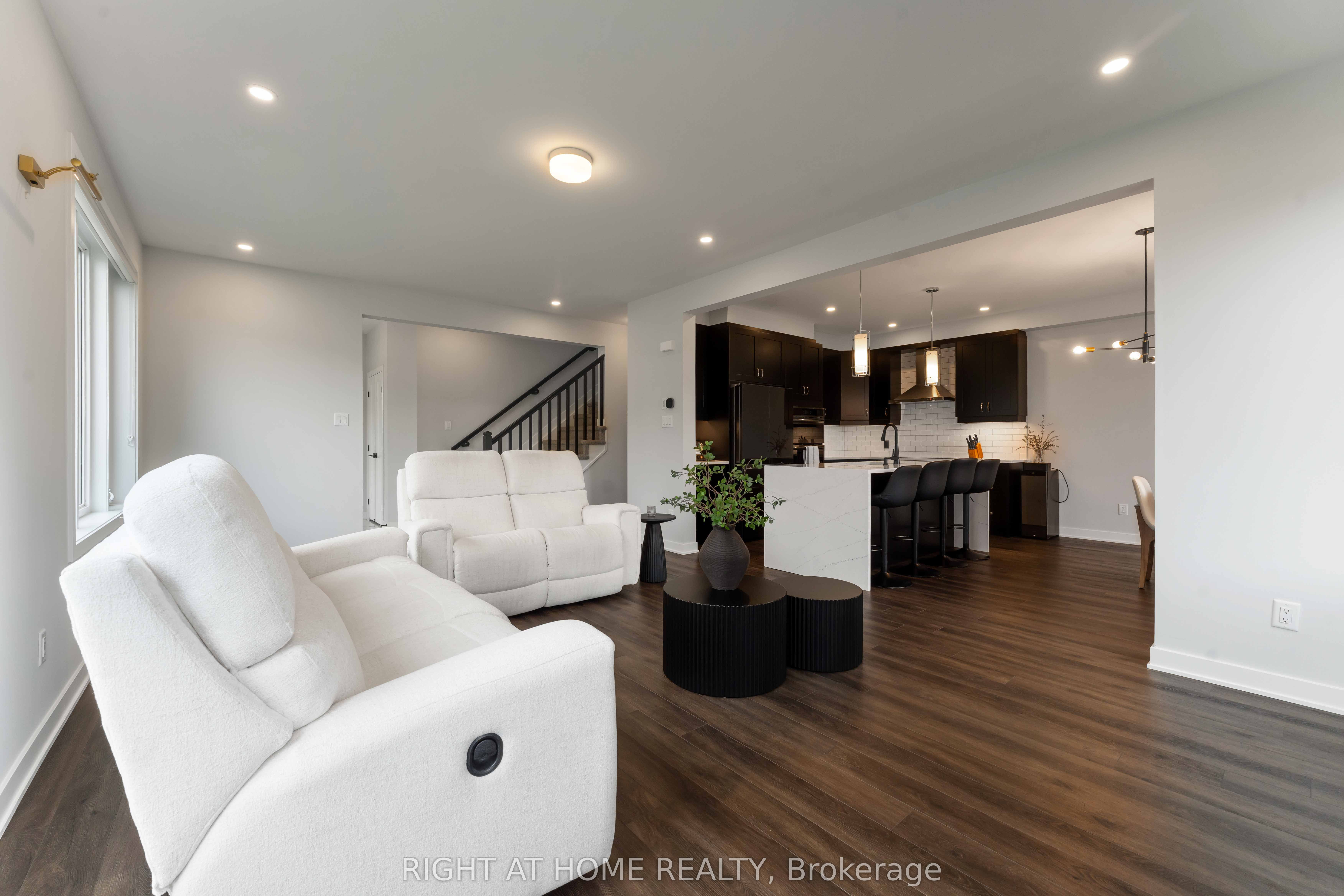 812 Croissant Snap Hook Crescent Property Photo 6