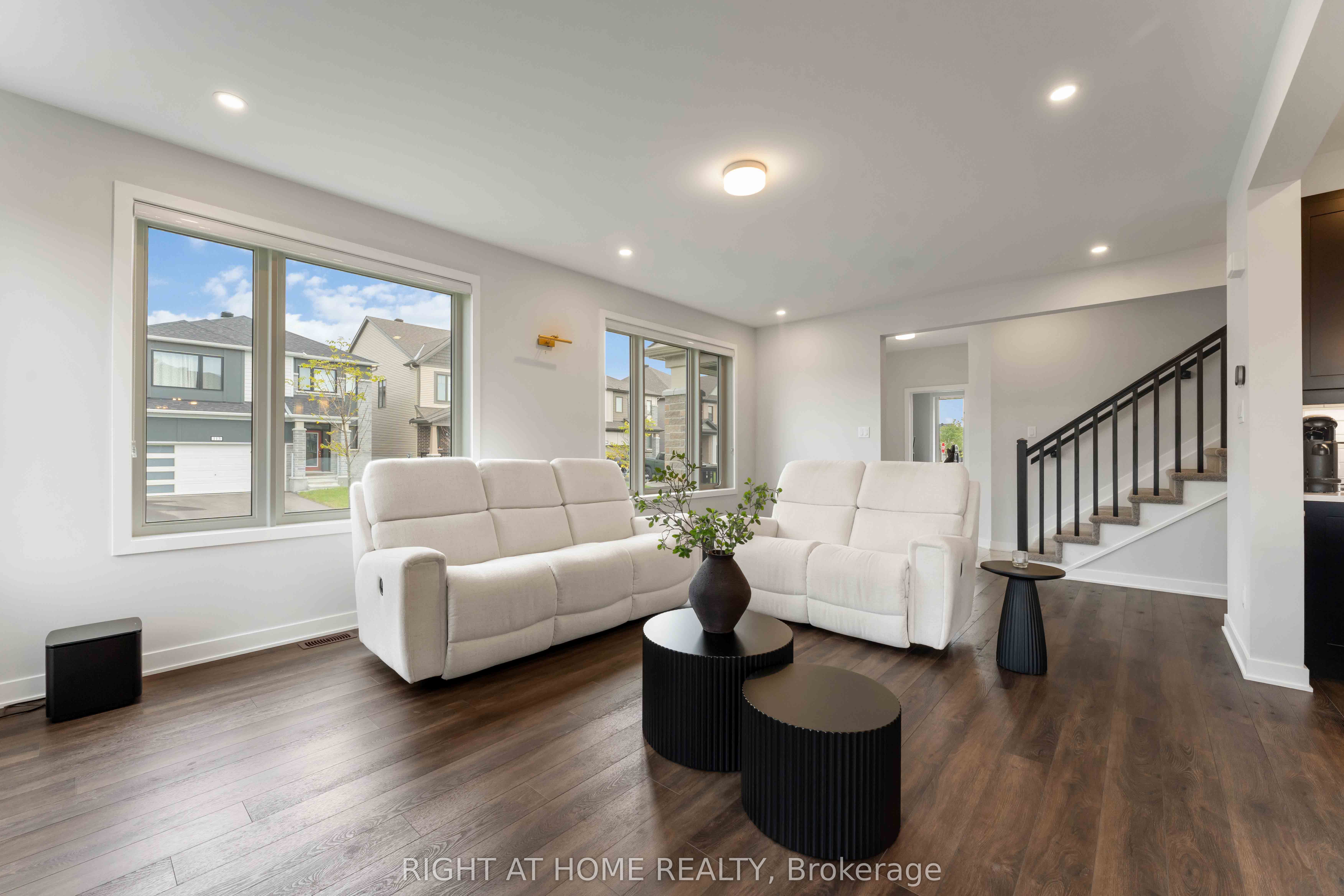 812 Croissant Snap Hook Crescent Property Photo 7