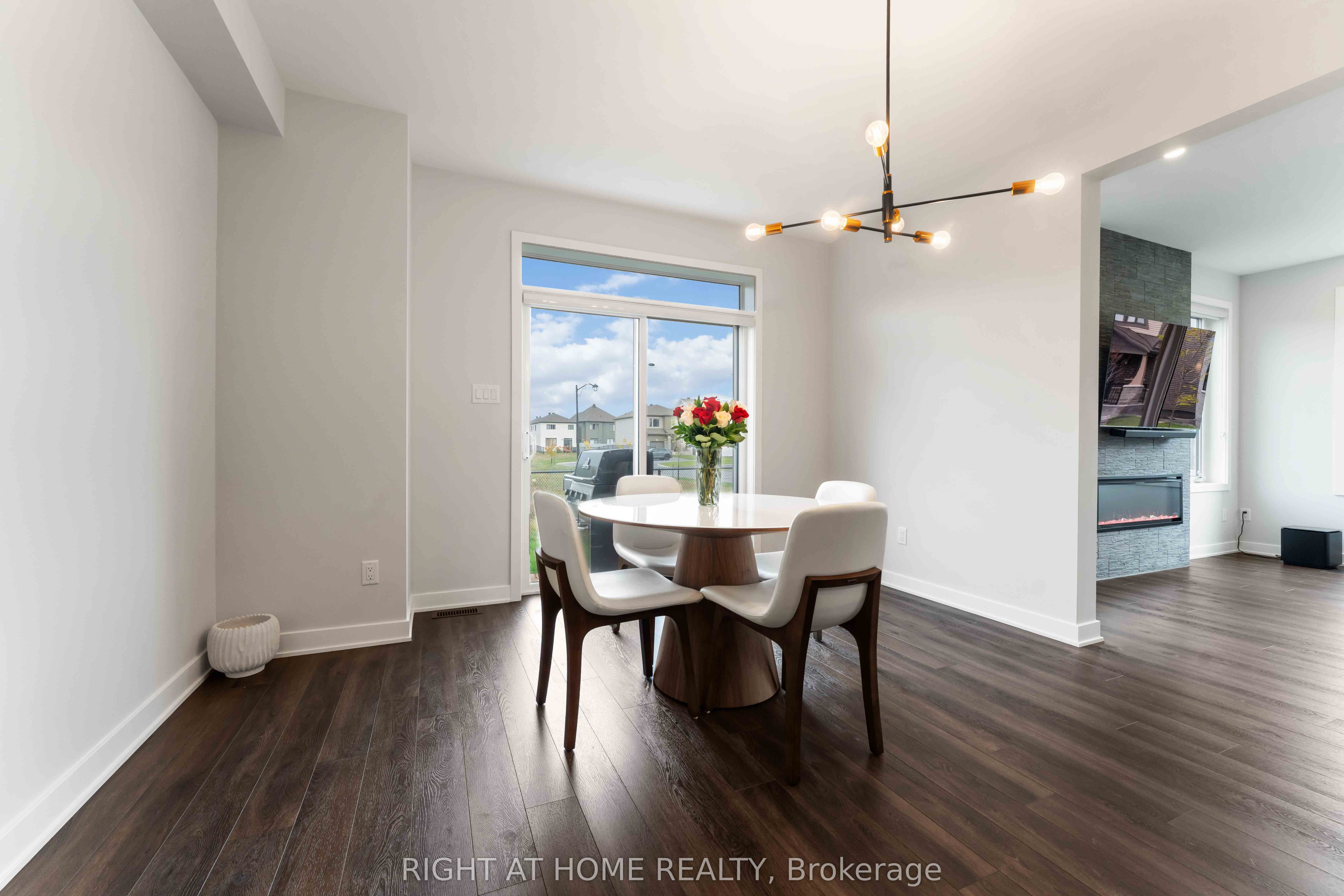 812 Croissant Snap Hook Crescent Property Photo 8