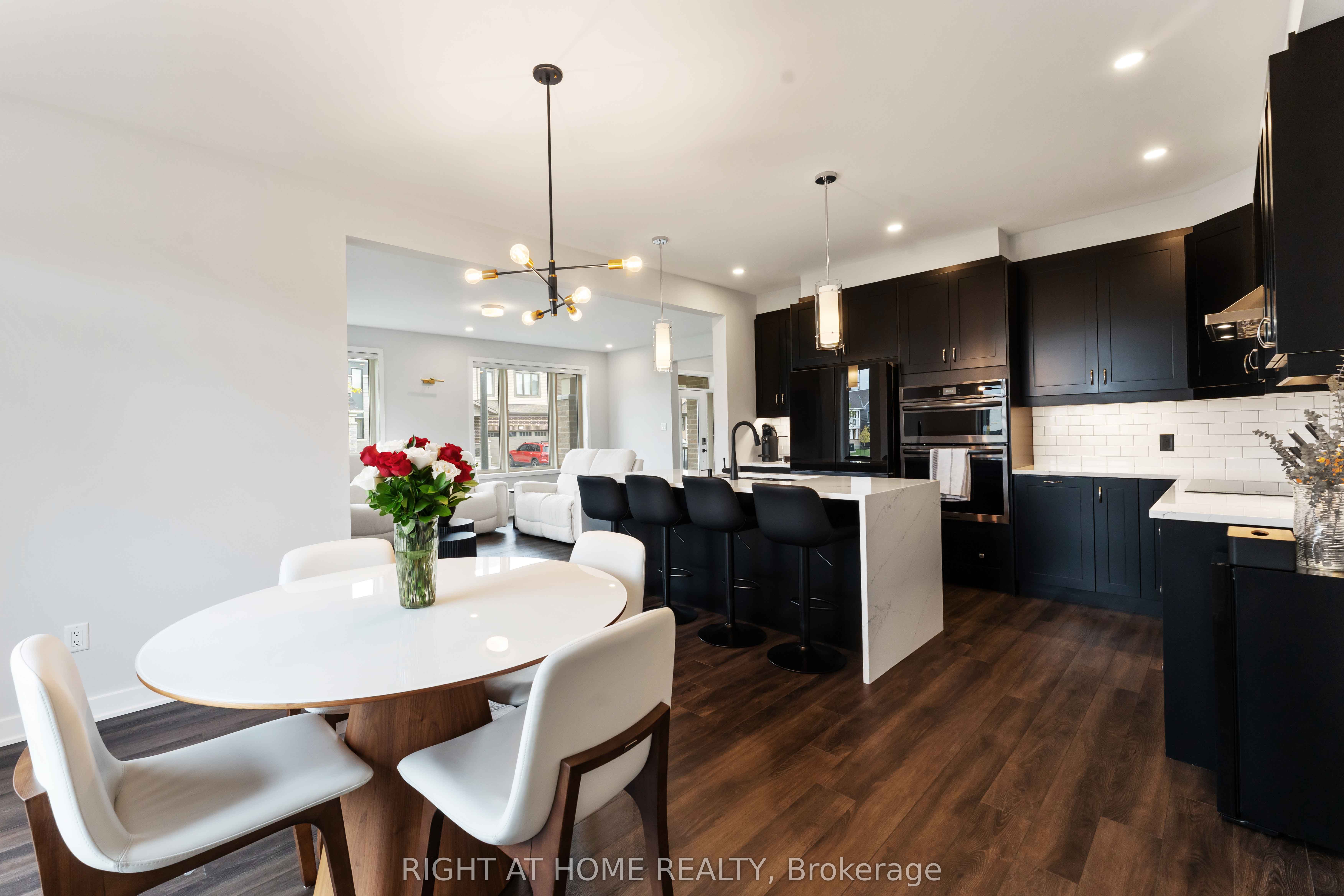 812 Croissant Snap Hook Crescent Property Photo 9