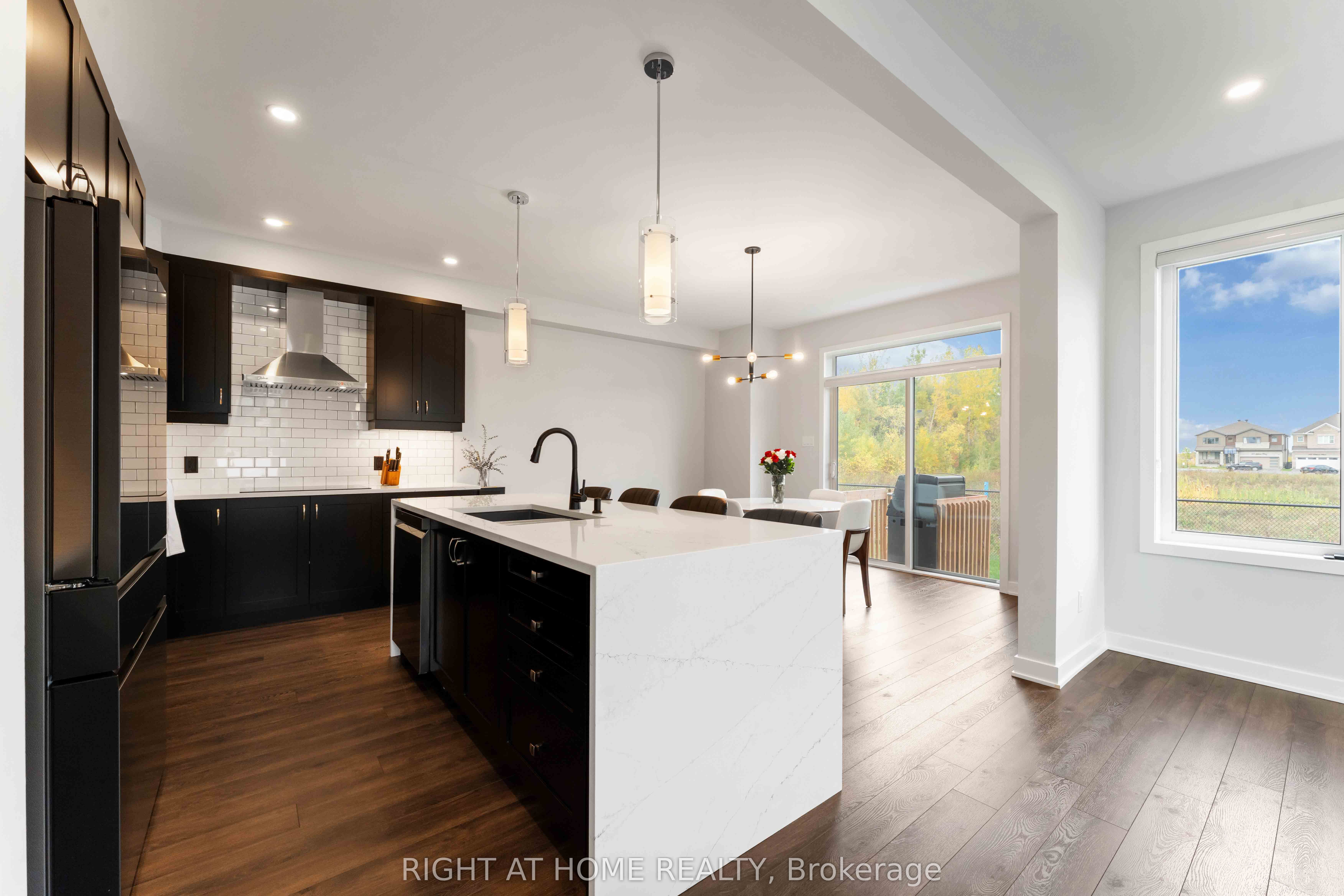 812 Croissant Snap Hook Crescent Property Photo 11