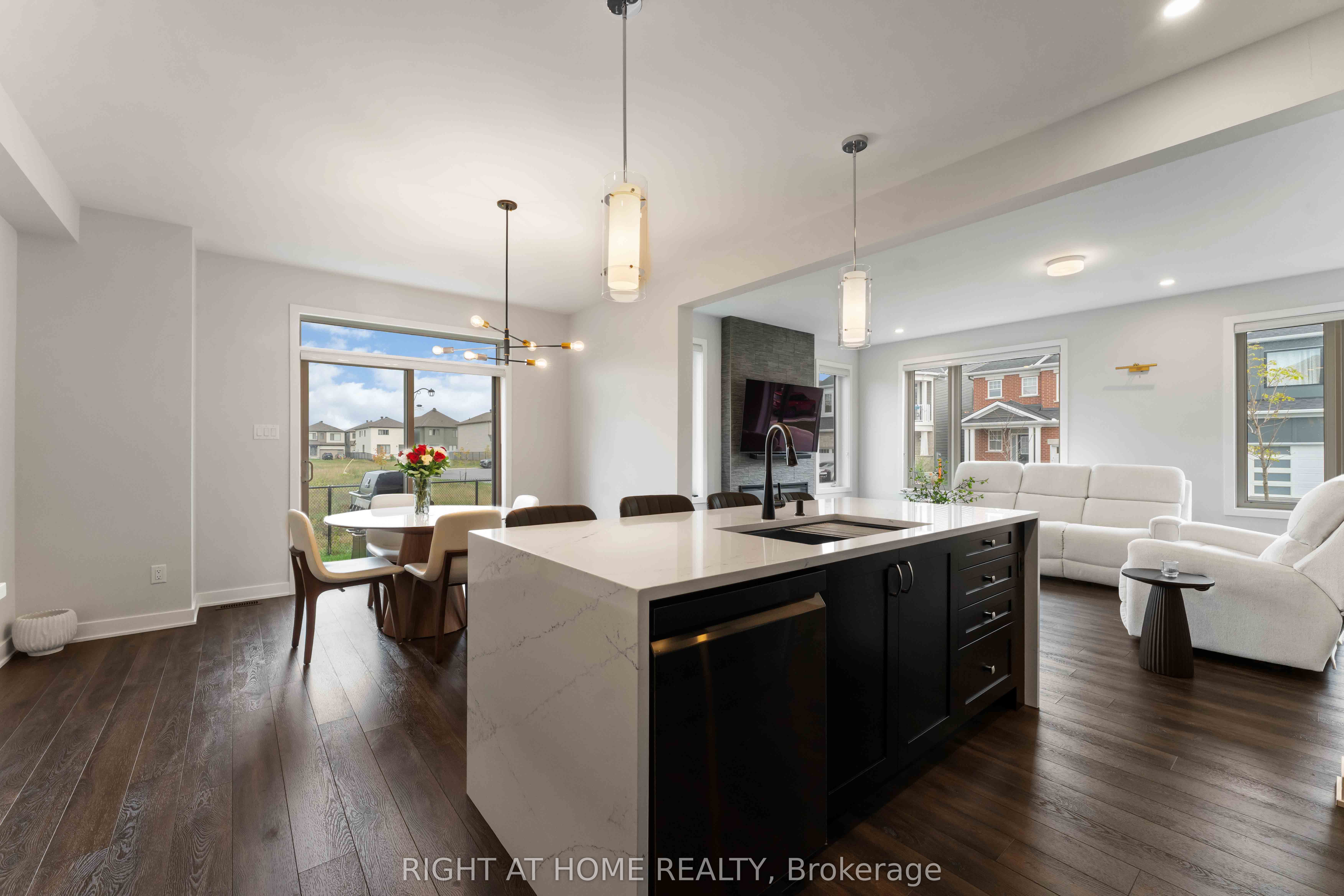 812 Croissant Snap Hook Crescent Property Photo 14