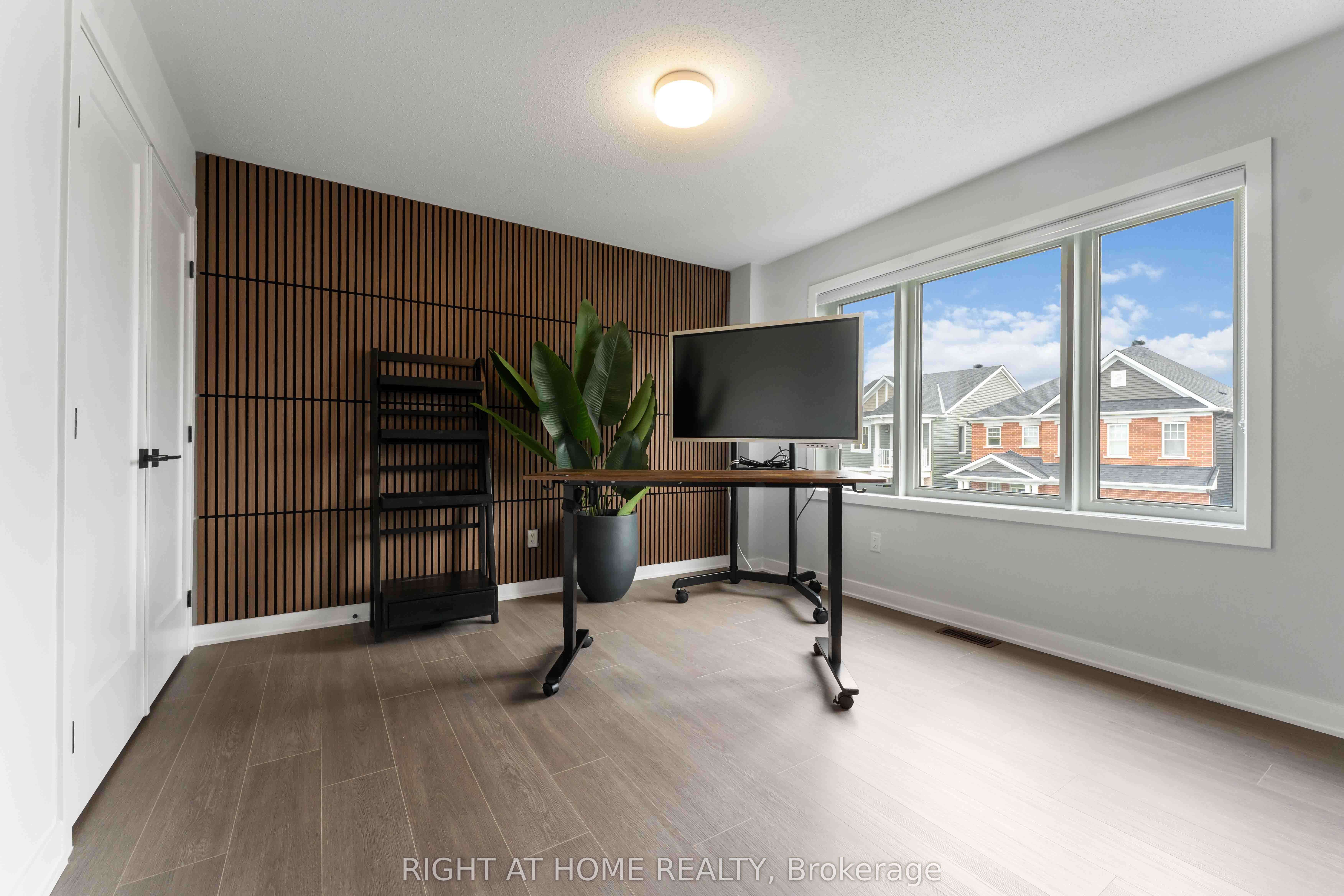 812 Croissant Snap Hook Crescent Property Photo 32