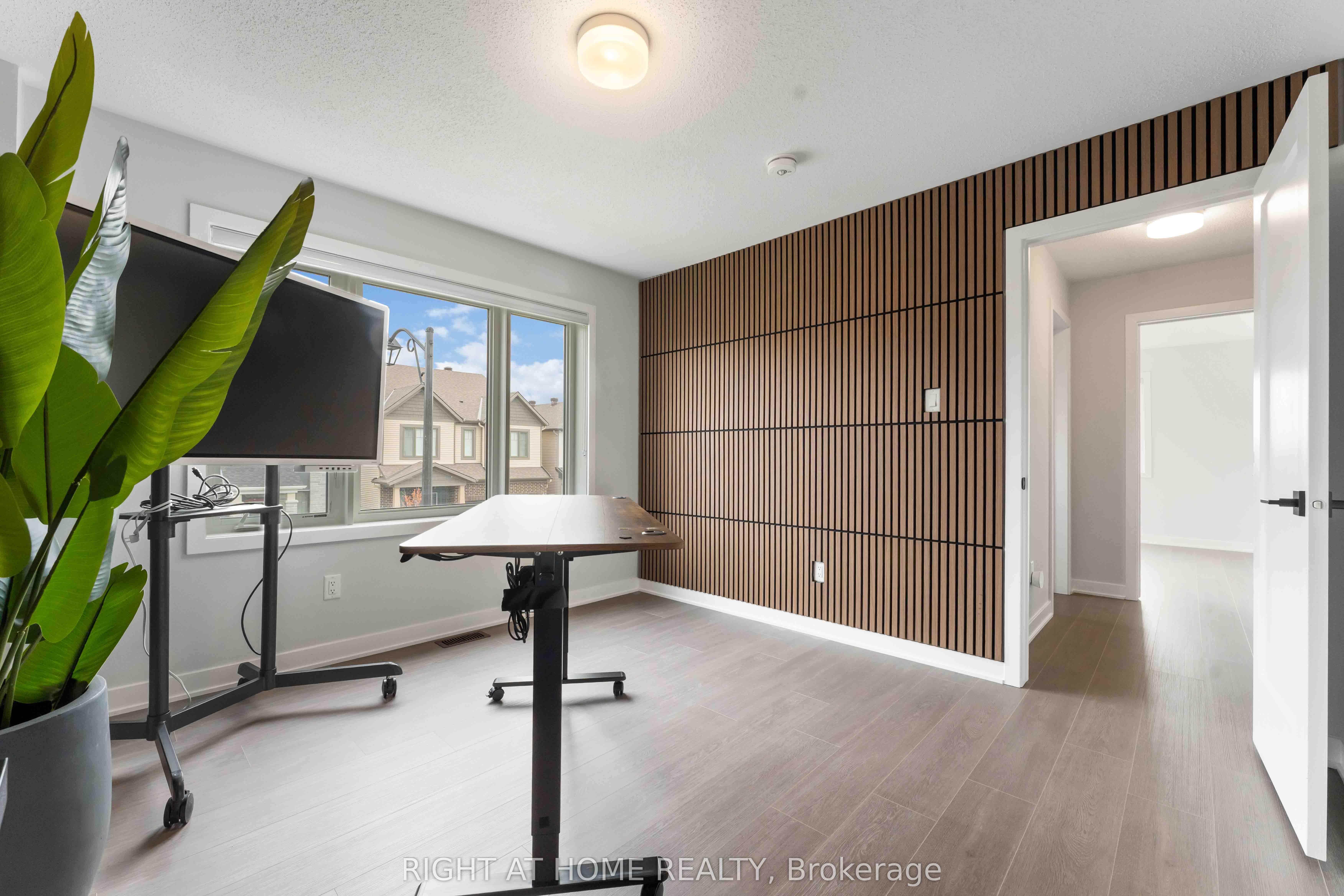 812 Croissant Snap Hook Crescent Property Photo 33