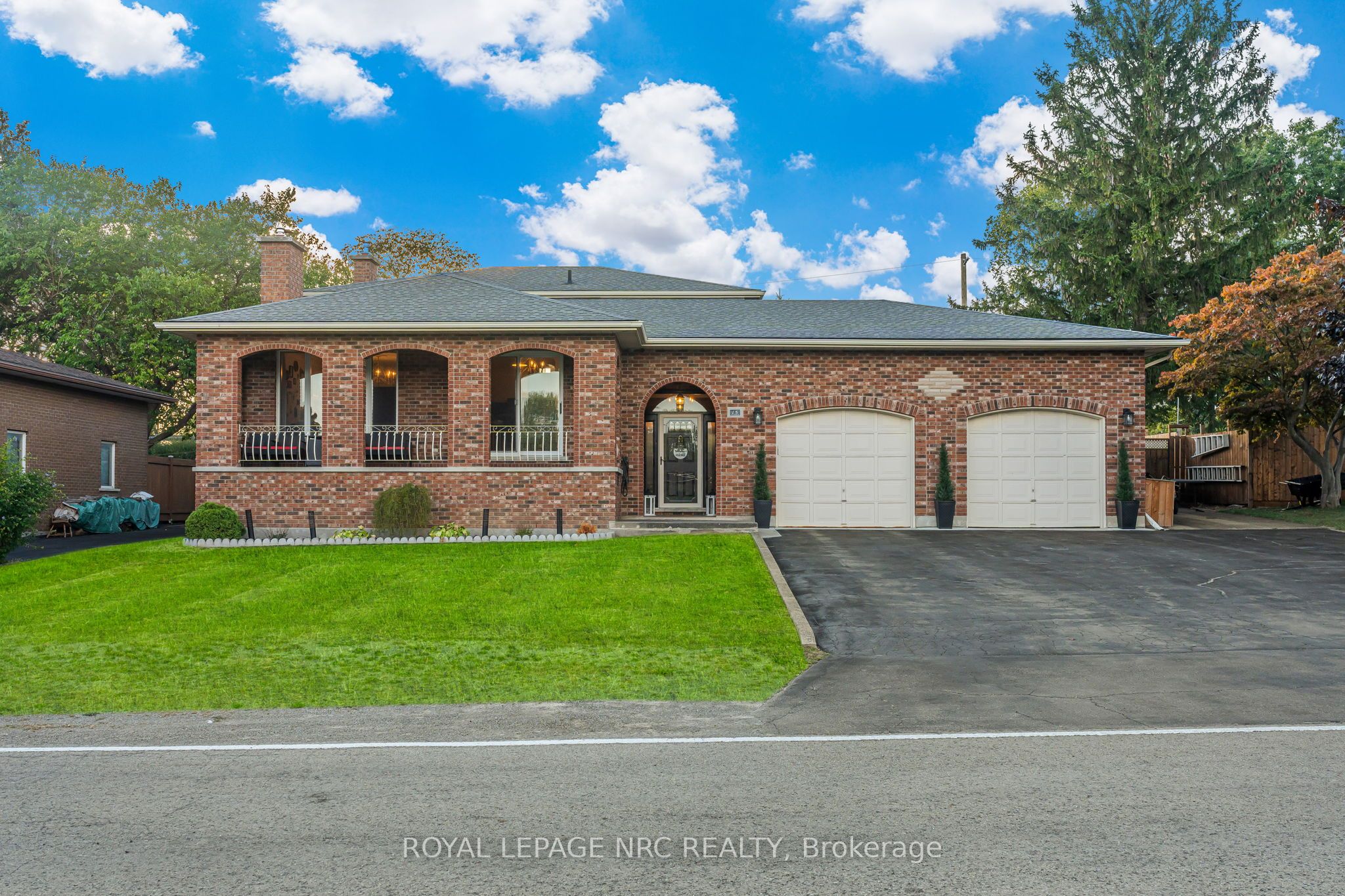 15 Oxford Blvd Property Photo 1