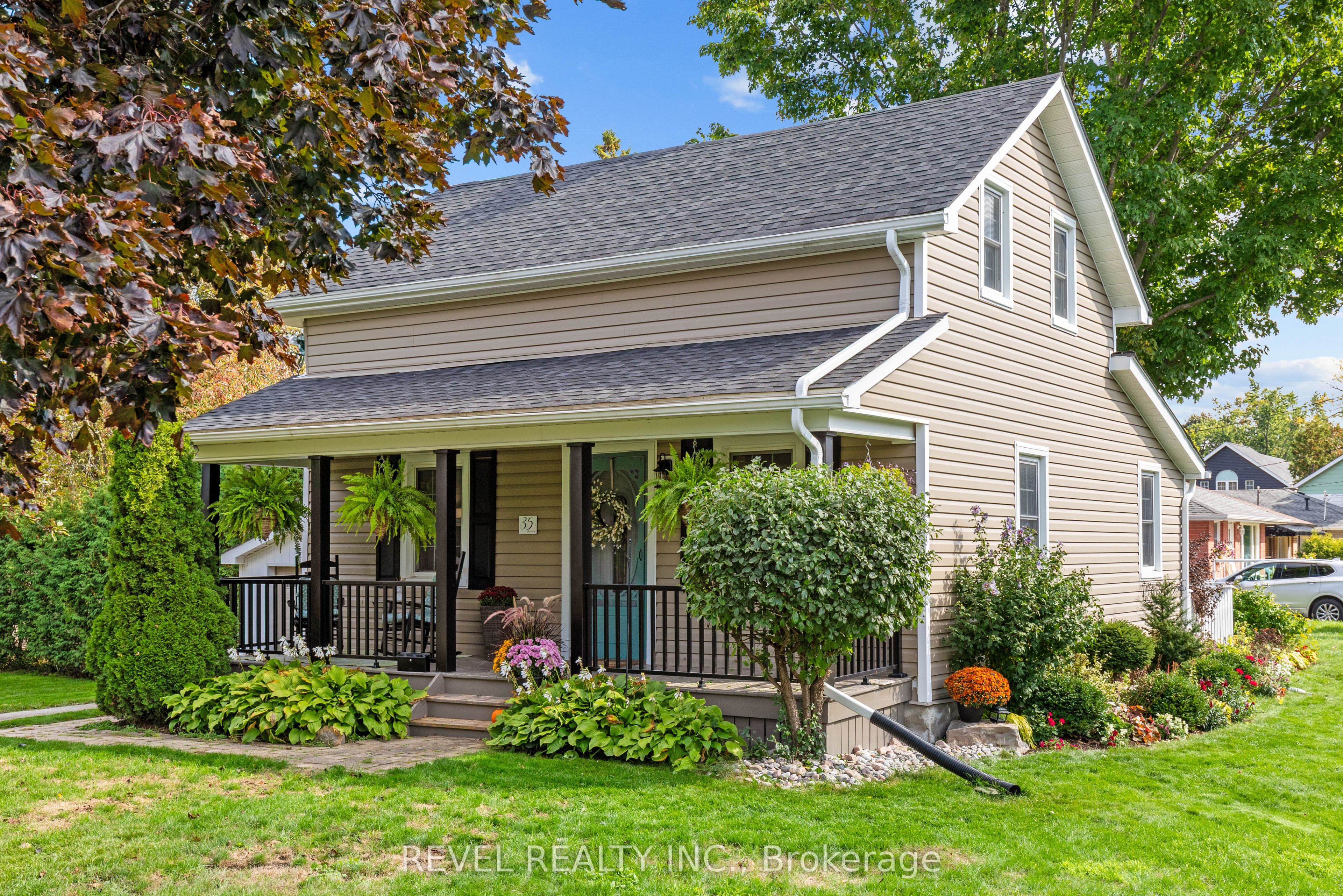 35 Glenelg Street E Property Photo 4