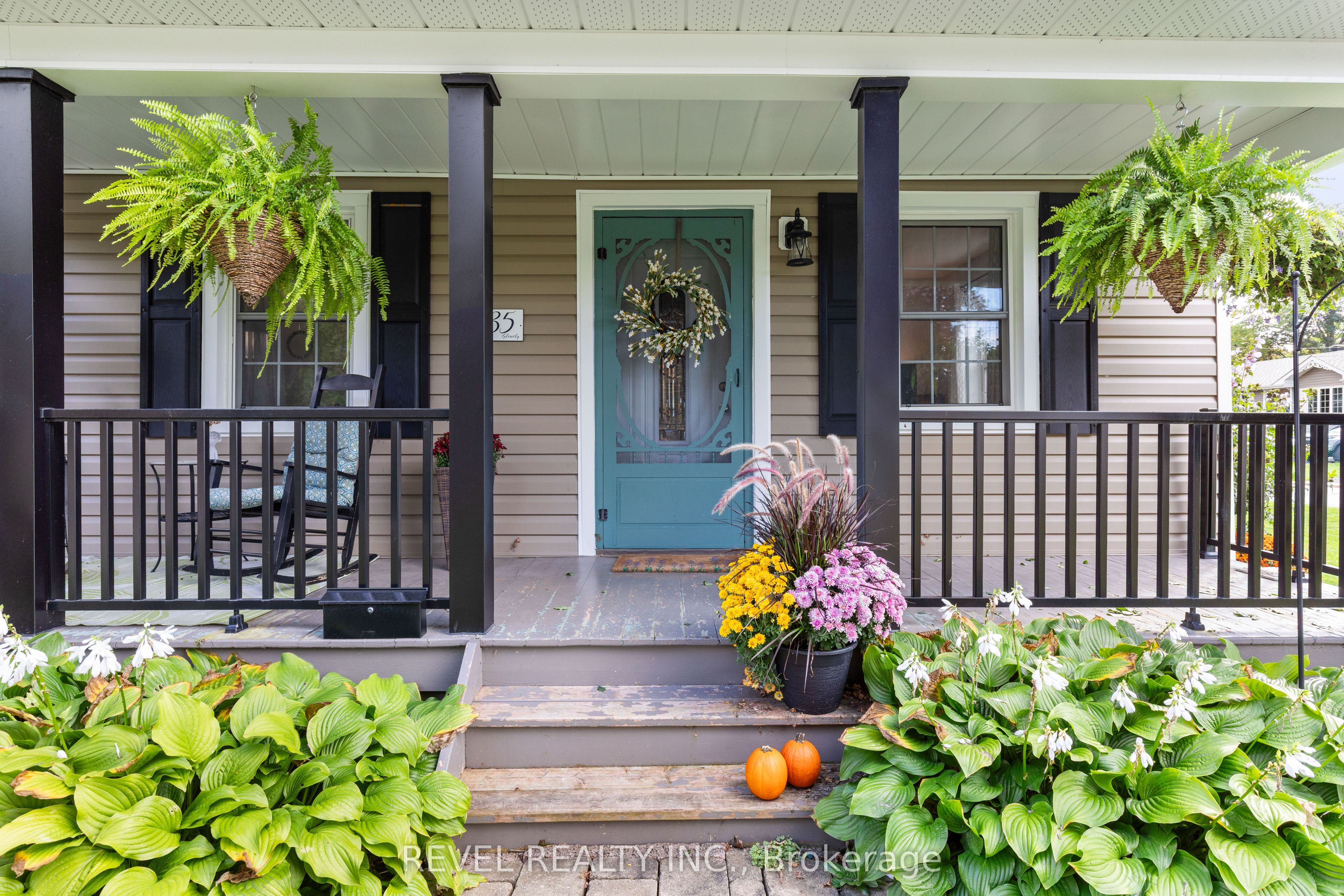 35 Glenelg Street E Property Photo 8