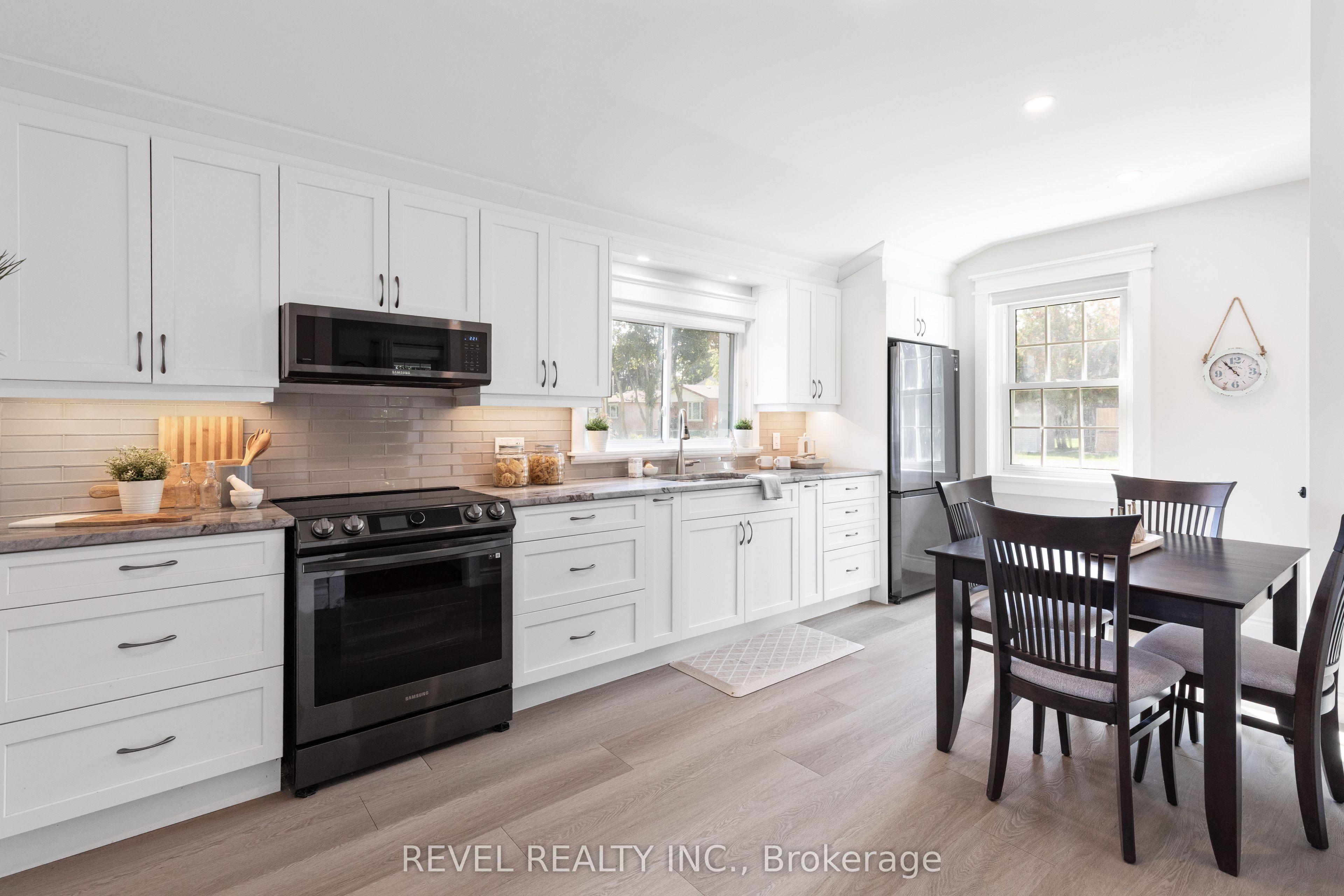 35 Glenelg Street E Property Photo 19