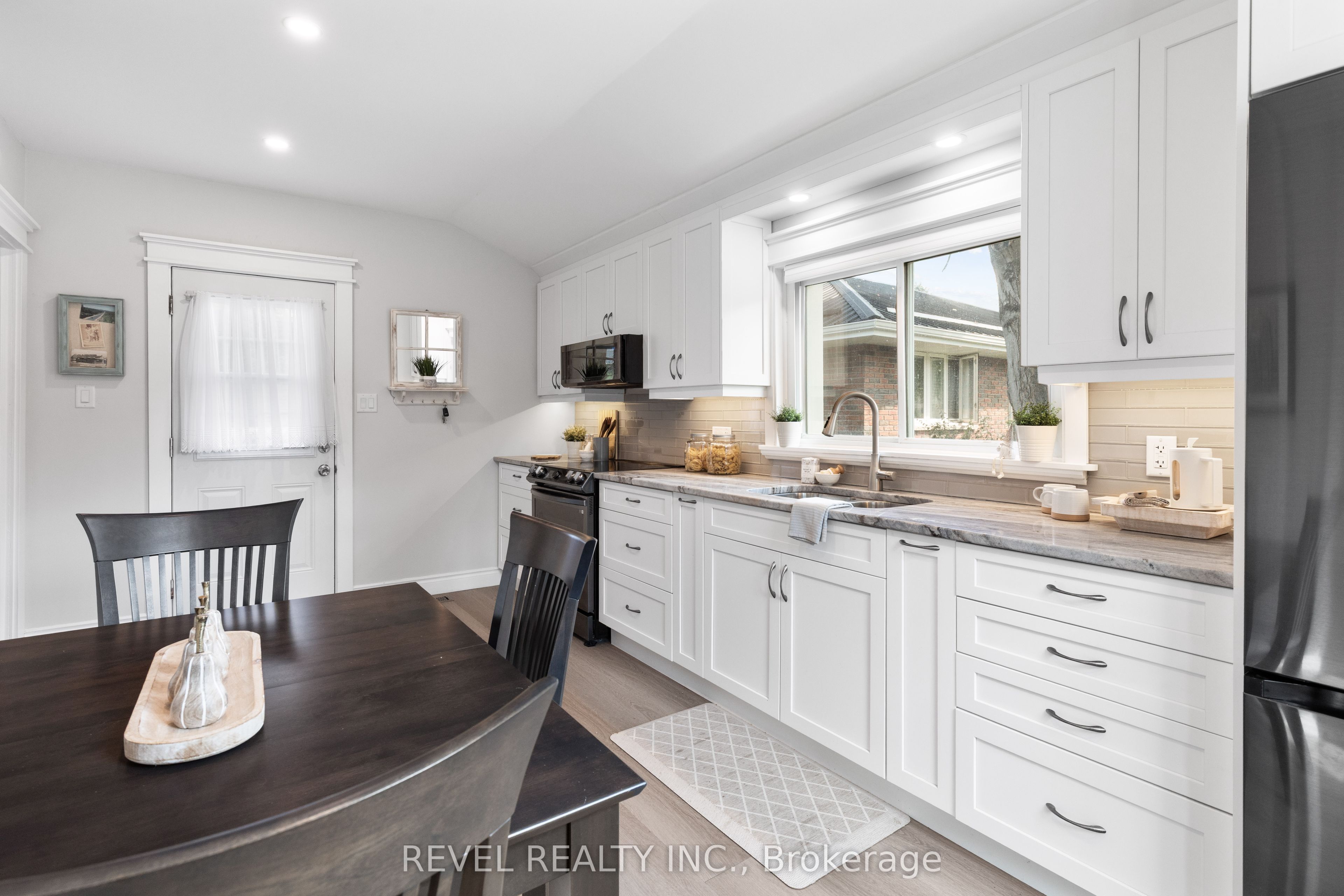 35 Glenelg Street E Property Photo 21