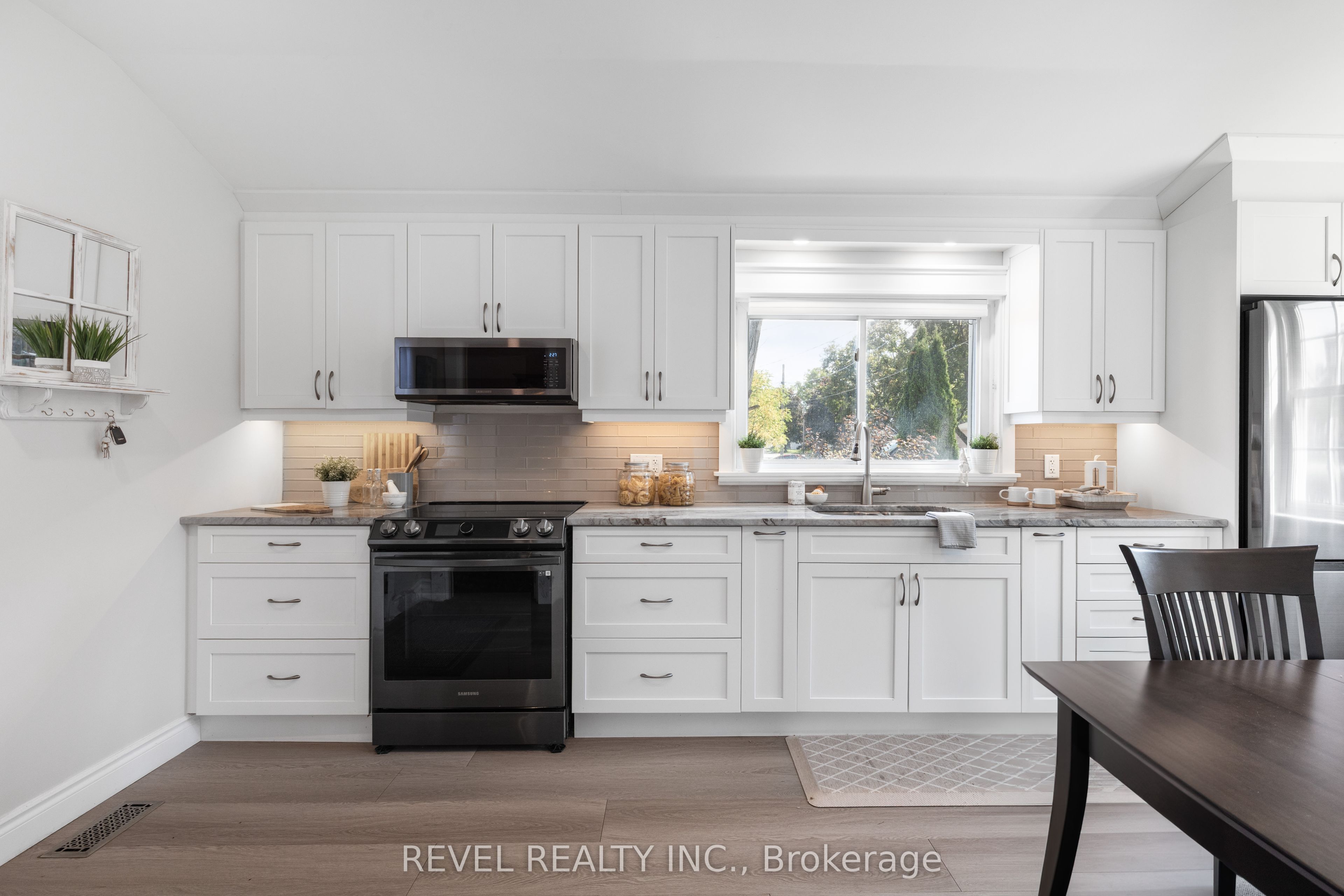 35 Glenelg Street E Property Photo 23