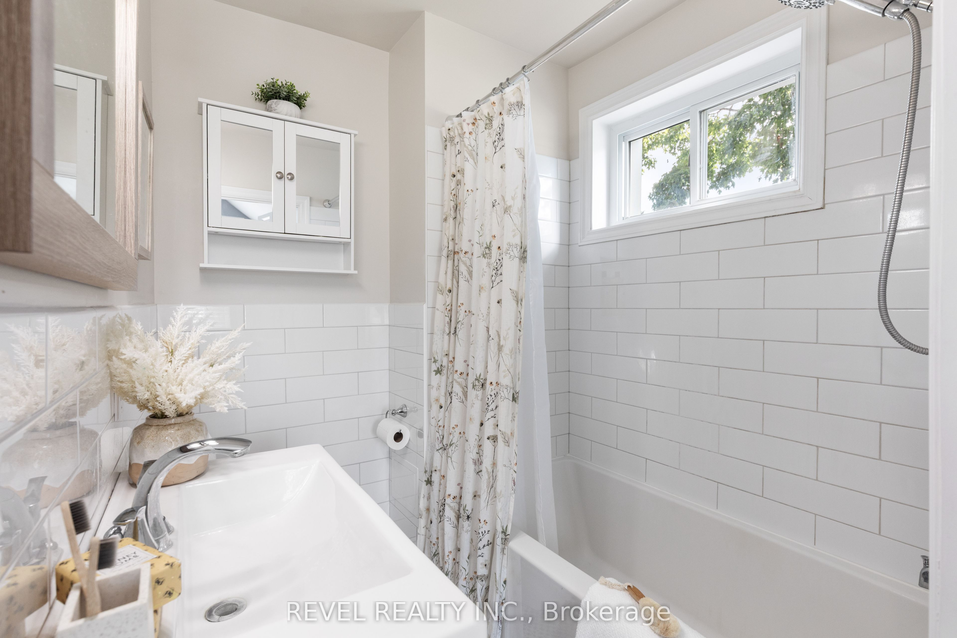 35 Glenelg Street E Property Photo 27