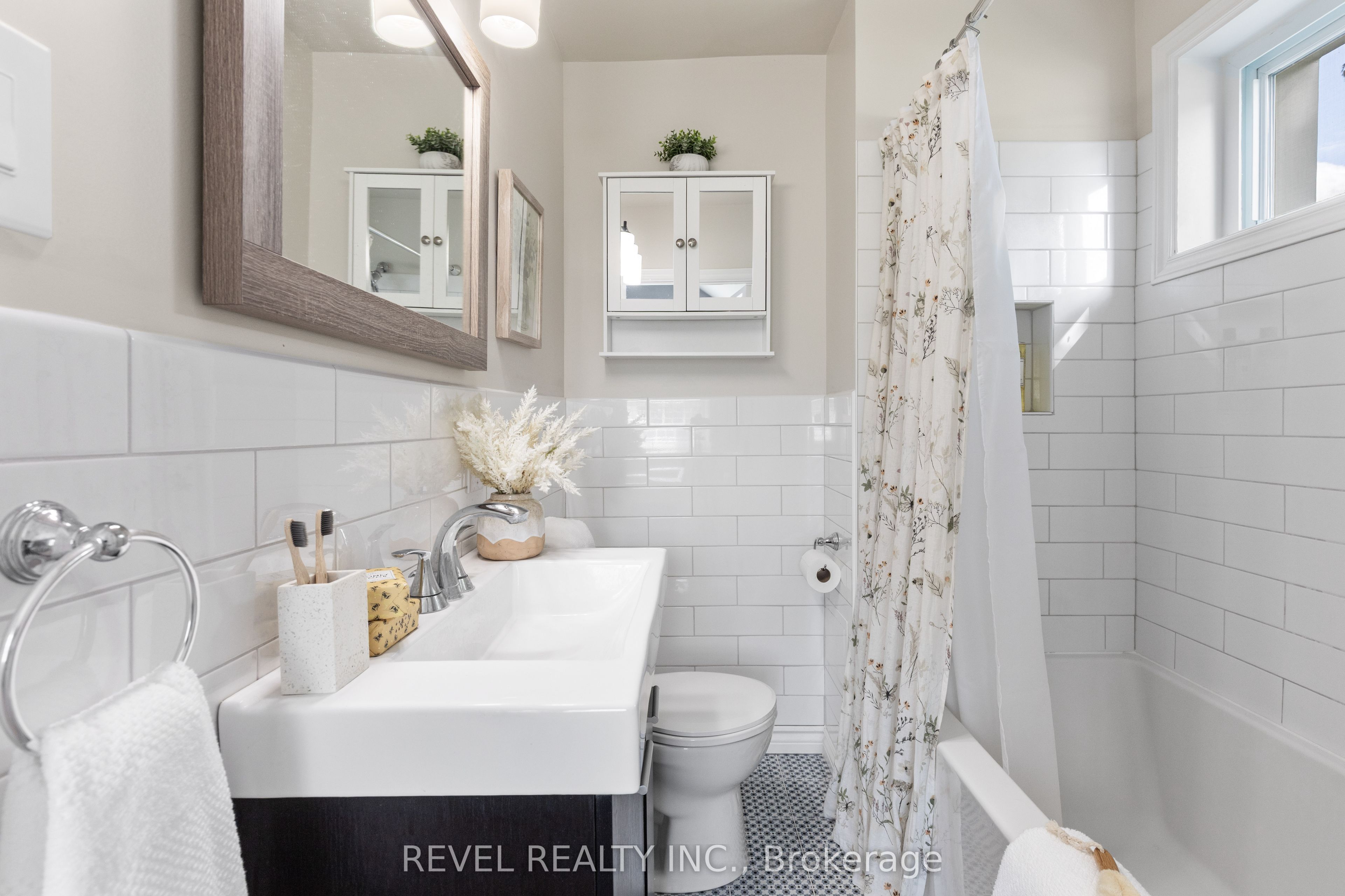 35 Glenelg Street E Property Photo 28