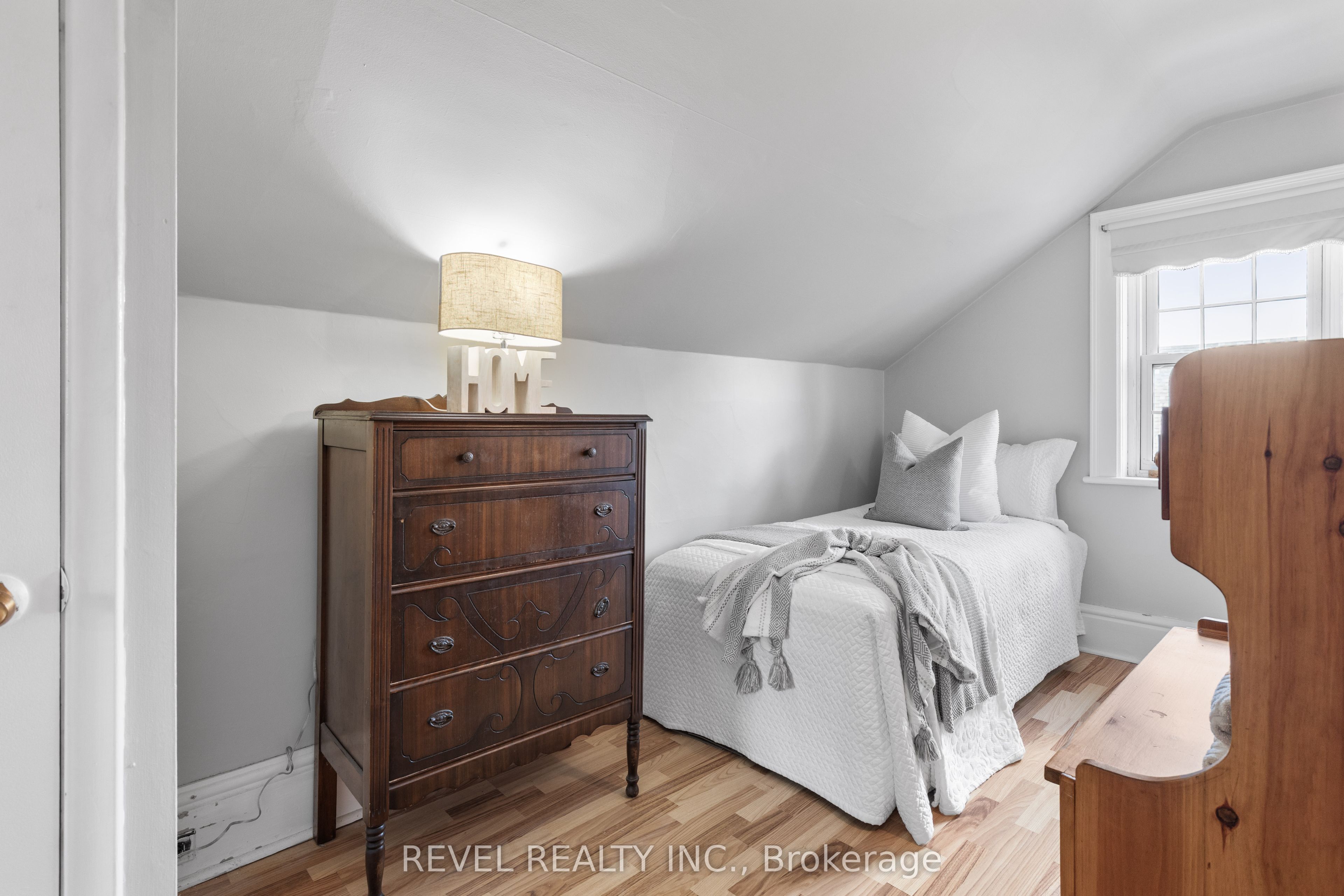 35 Glenelg Street E Property Photo 32