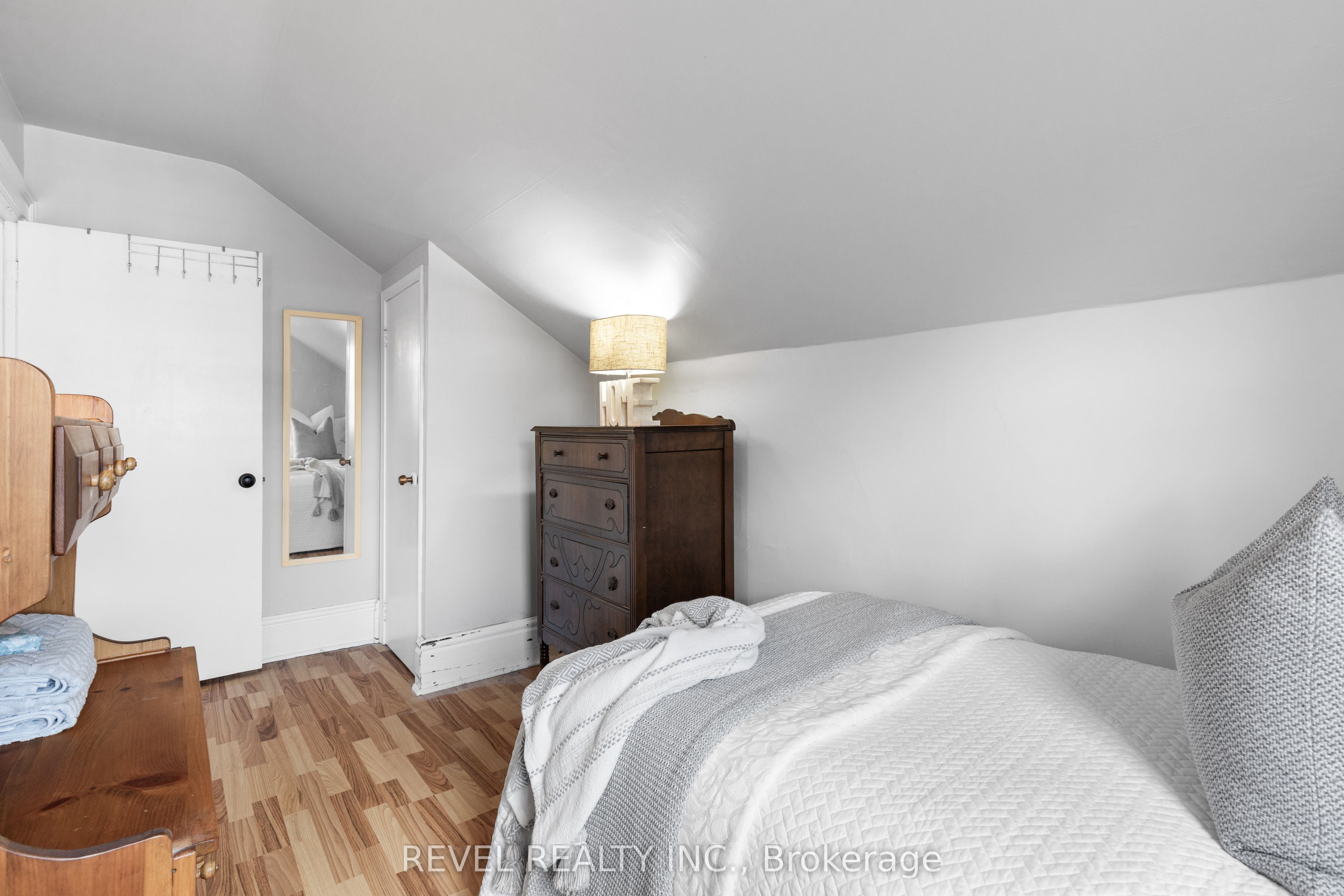 35 Glenelg Street E Property Photo 33