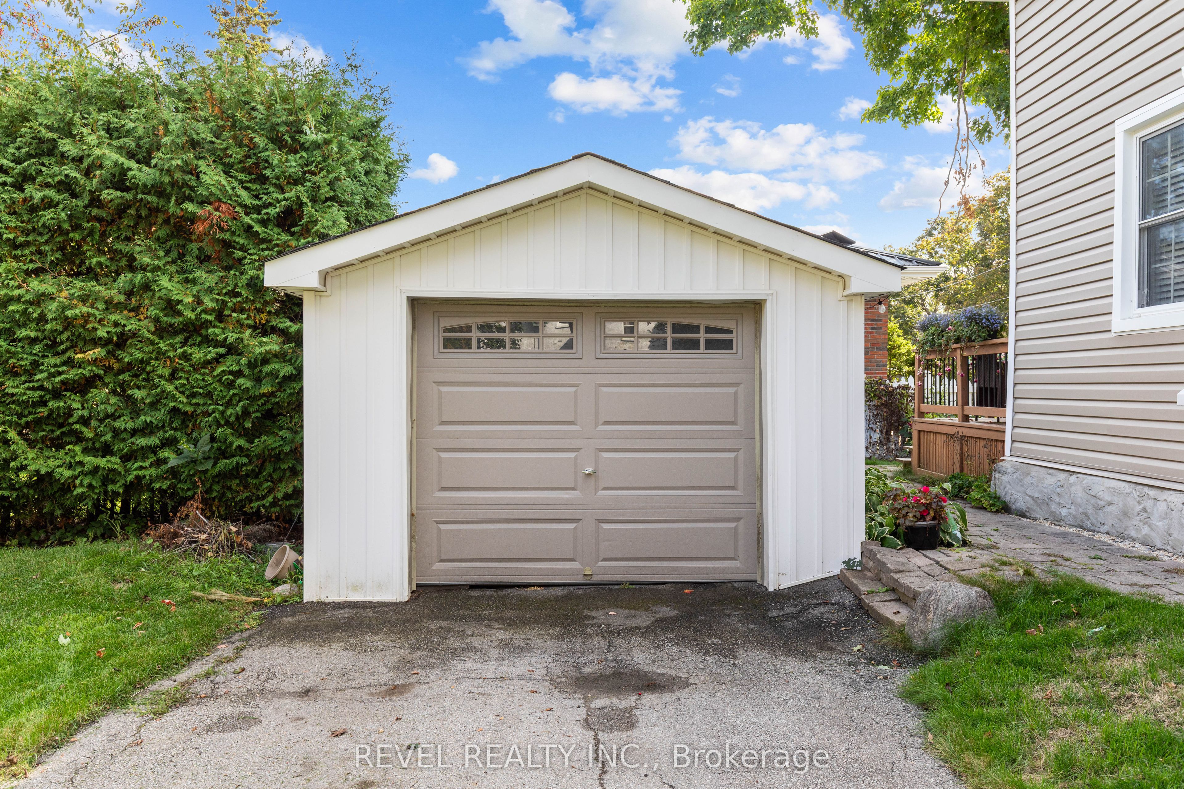 35 Glenelg Street E Property Photo 40