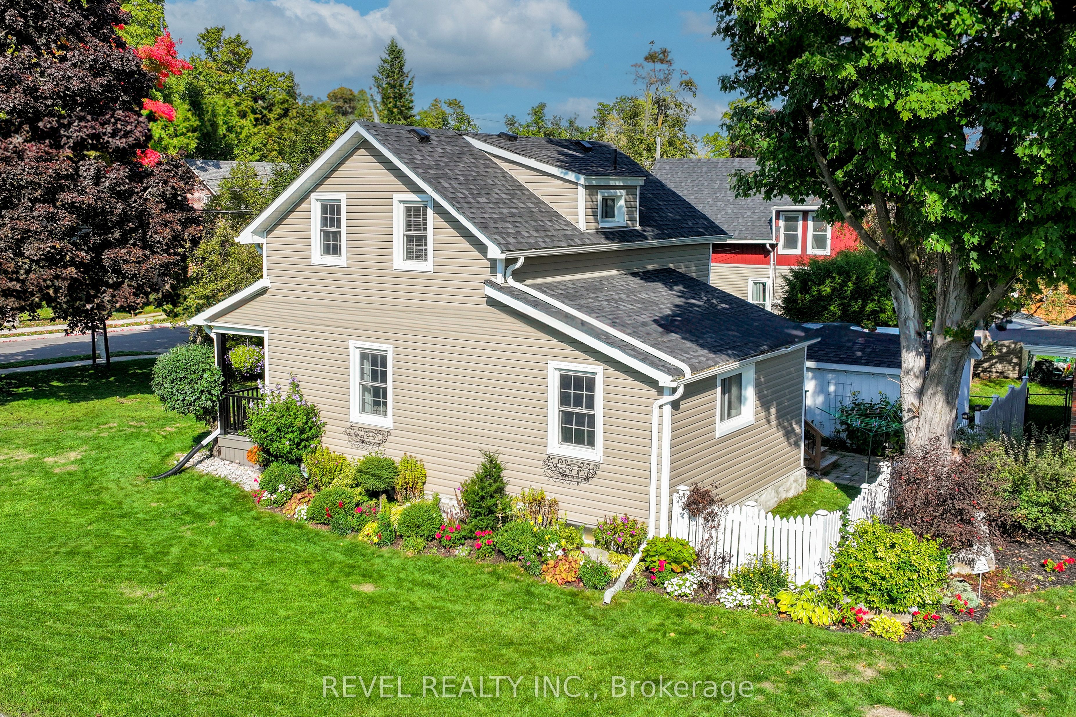 35 Glenelg Street E Property Photo 43