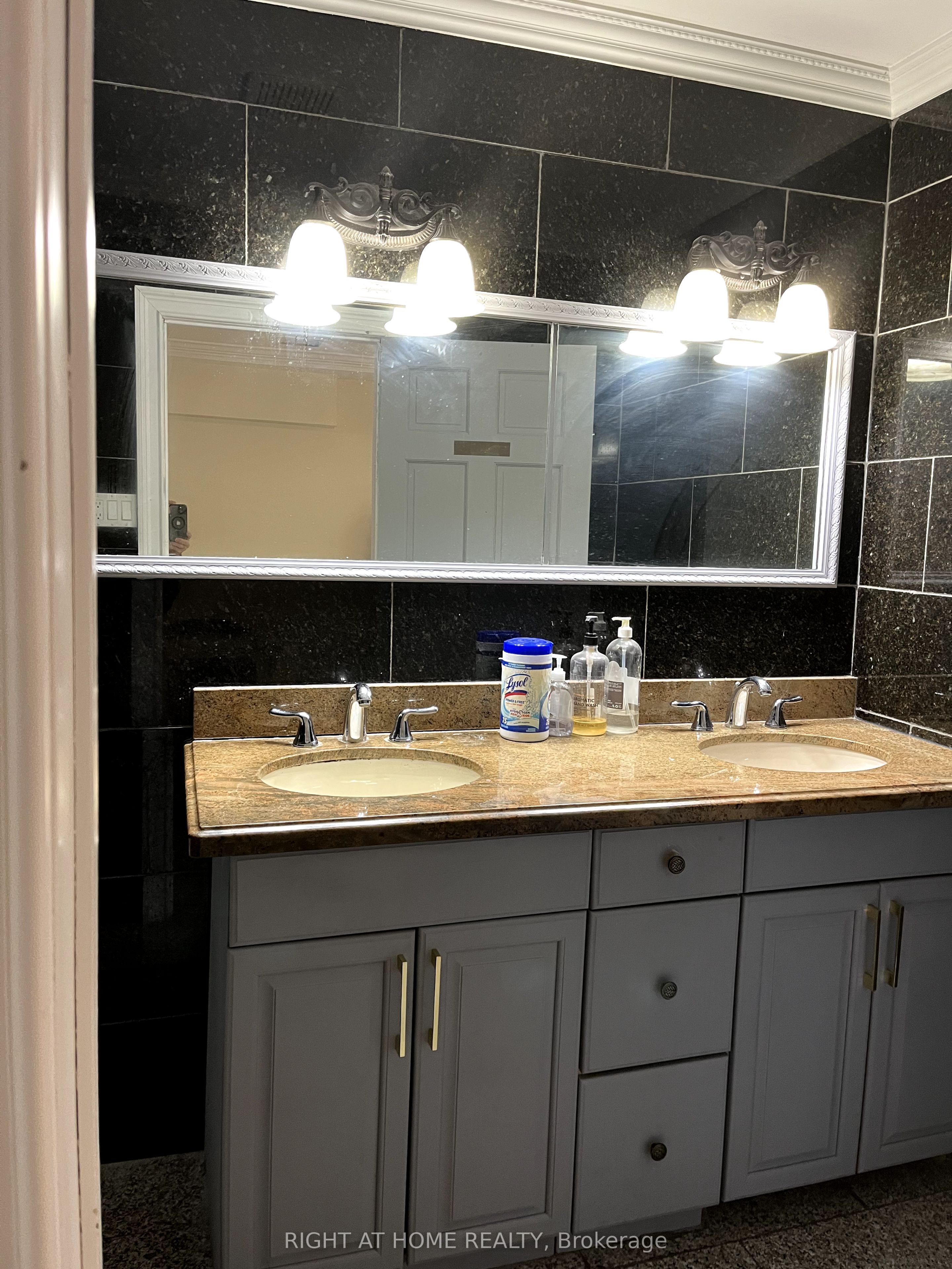 314 Crockett Street 1 Property Photo 7