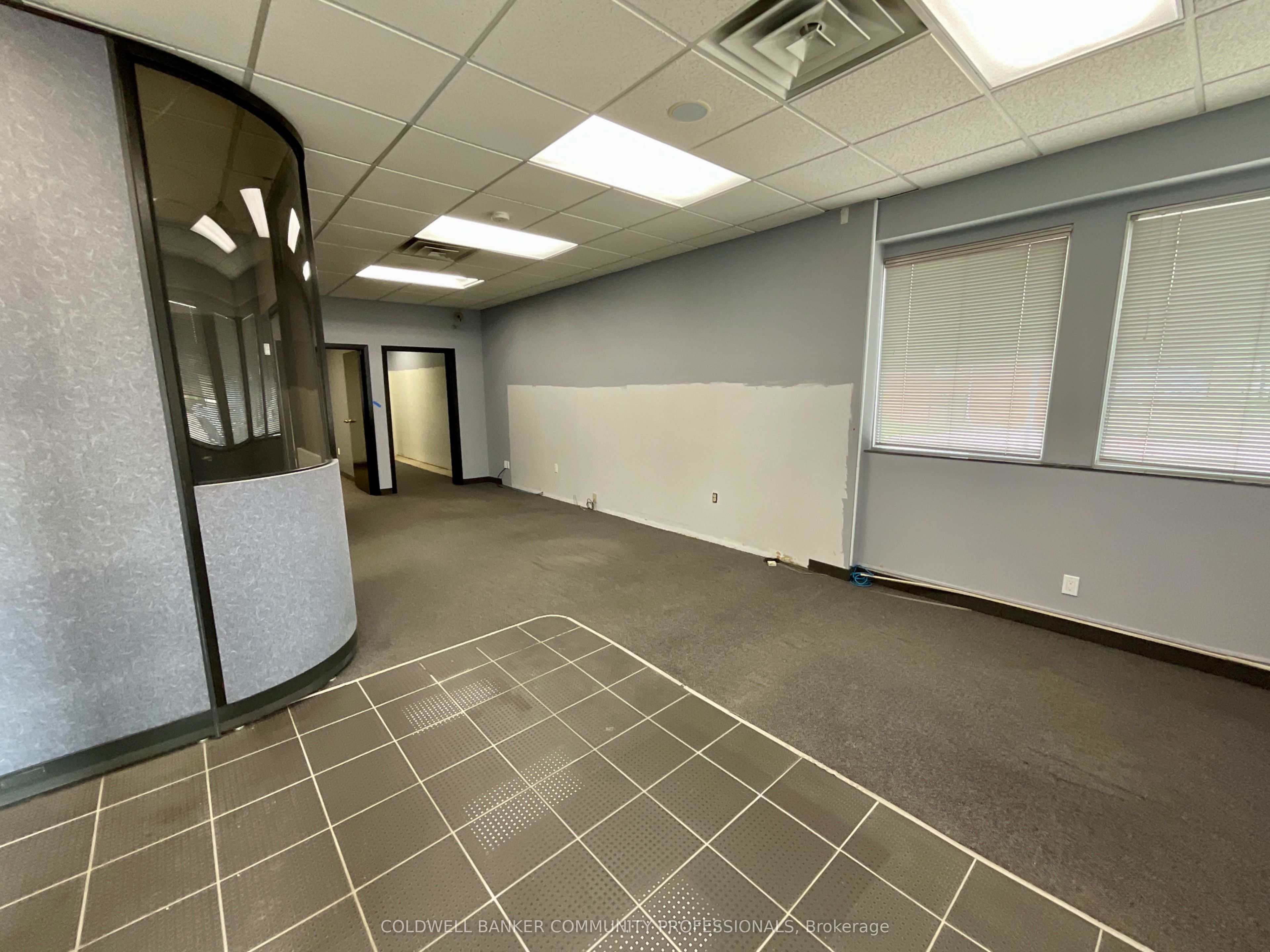 1359 Main St E Property Photo 2