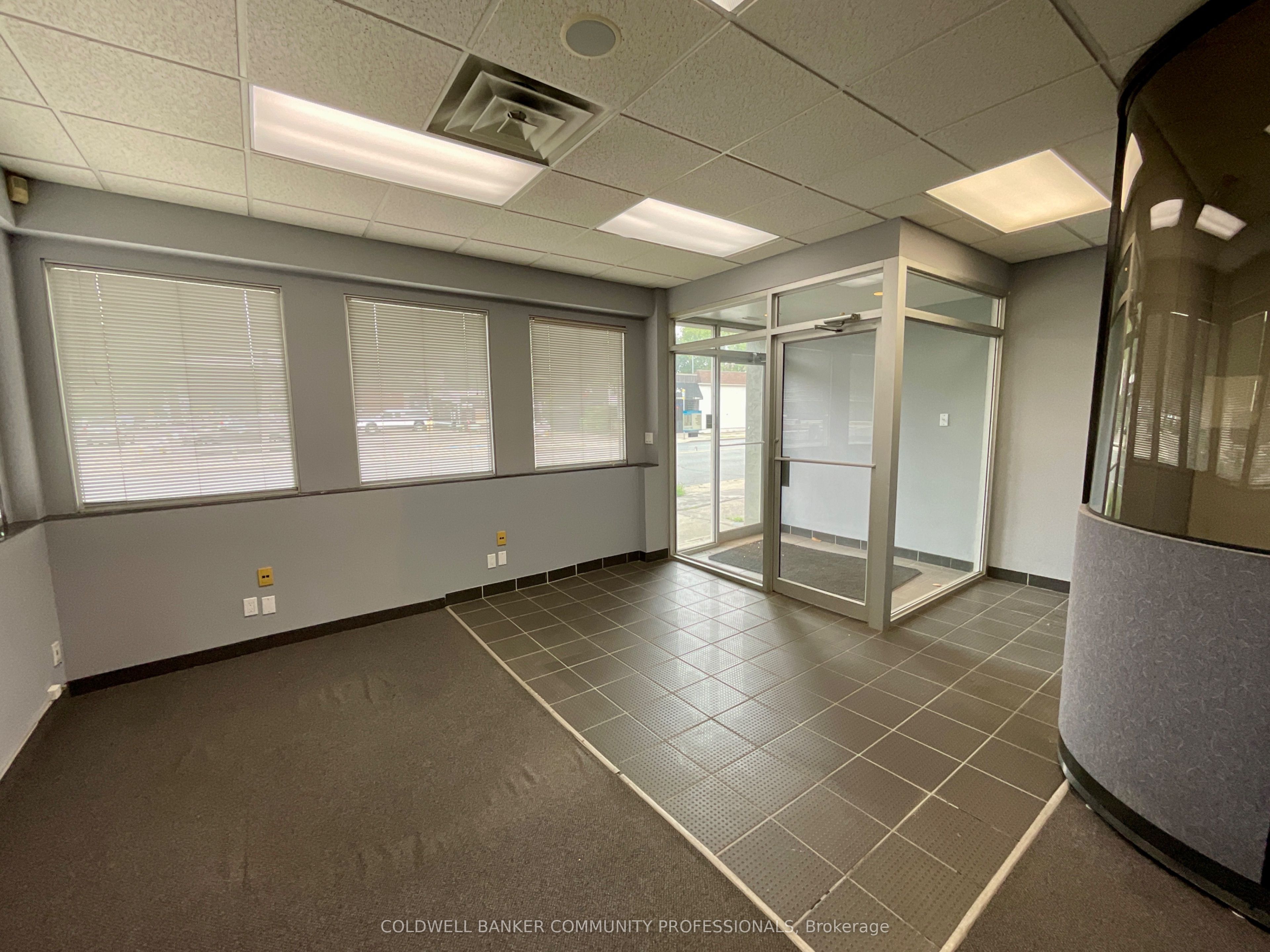 1359 Main St E Property Photo 3