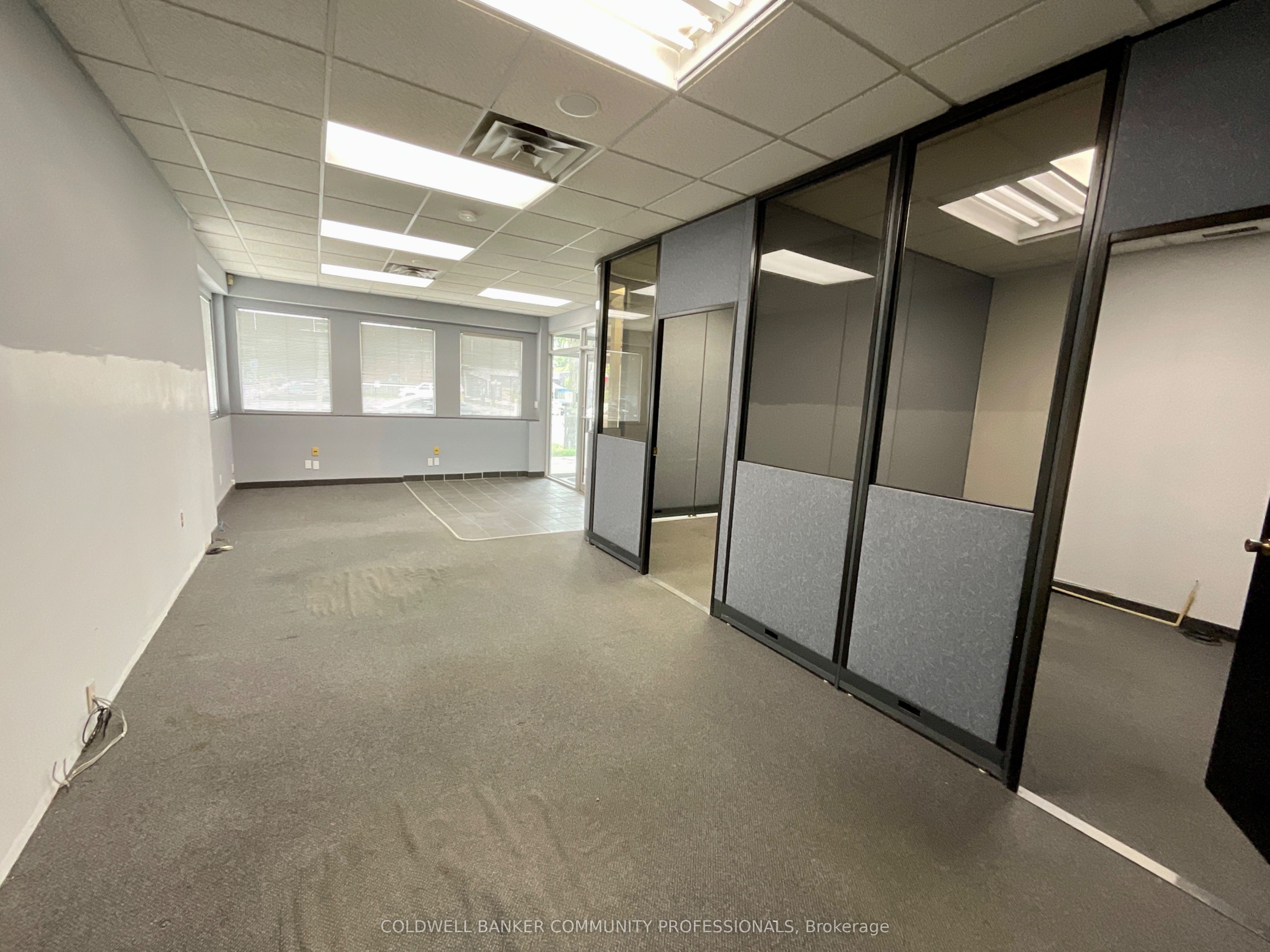 1359 Main St E Property Photo 4