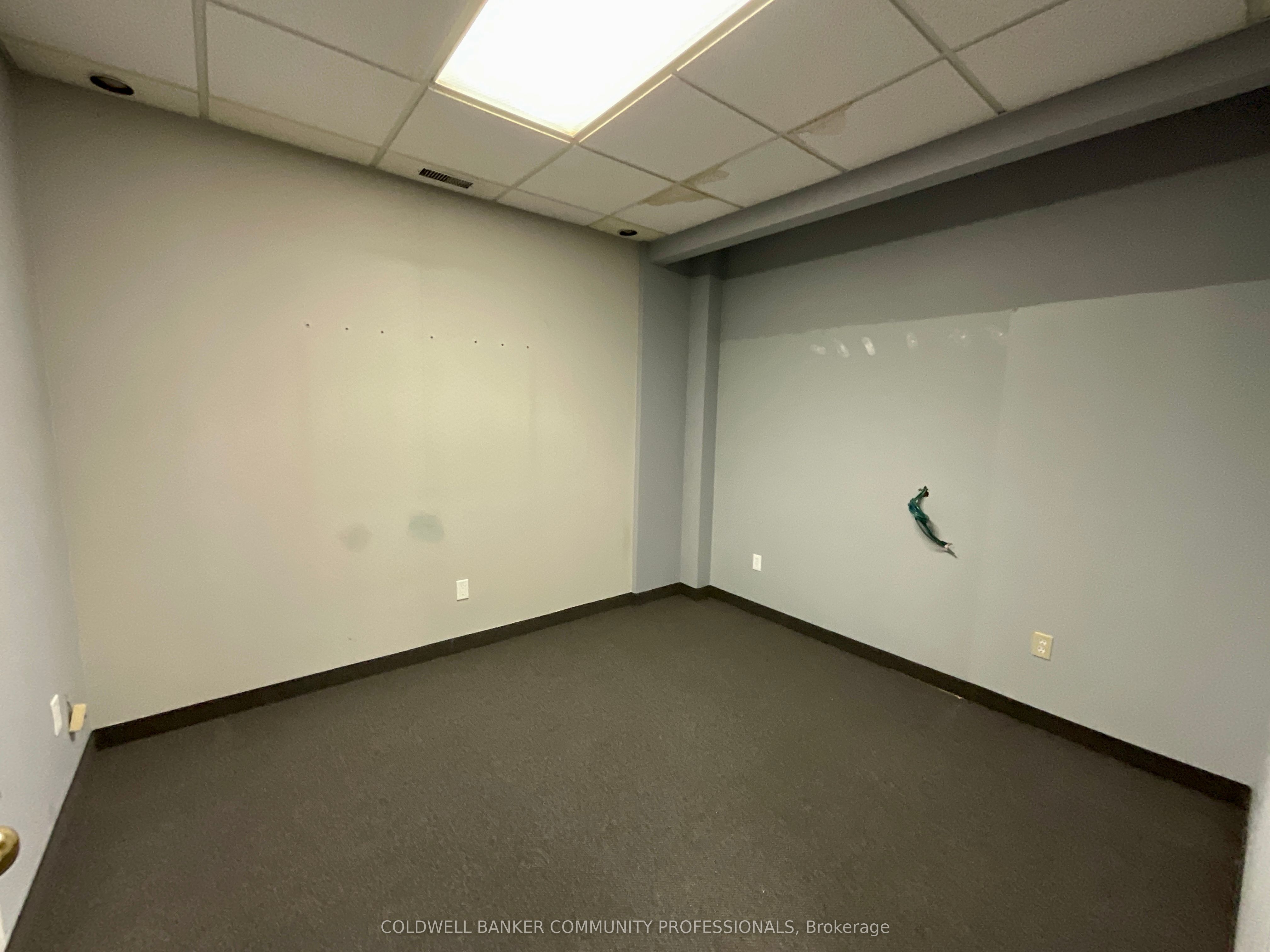 1359 Main St E Property Photo 5