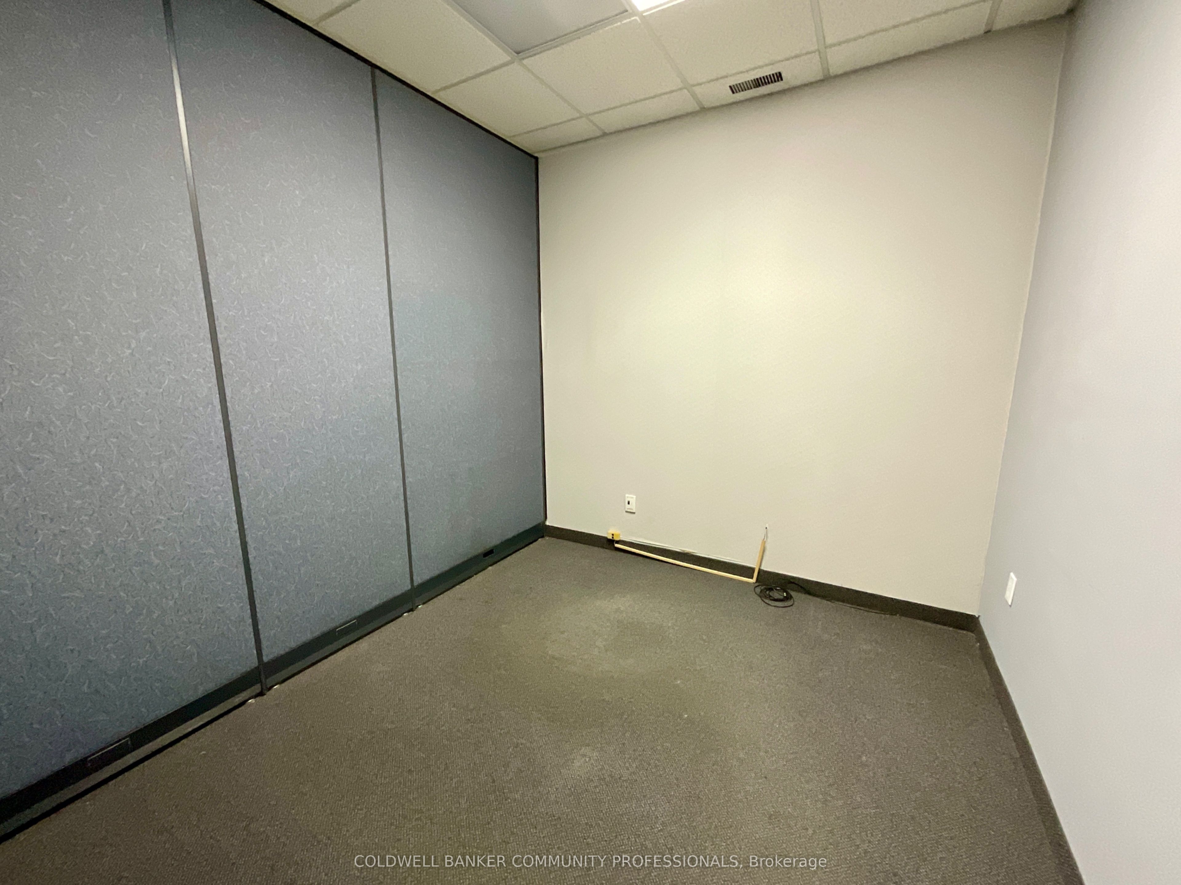 1359 Main St E Property Photo 8