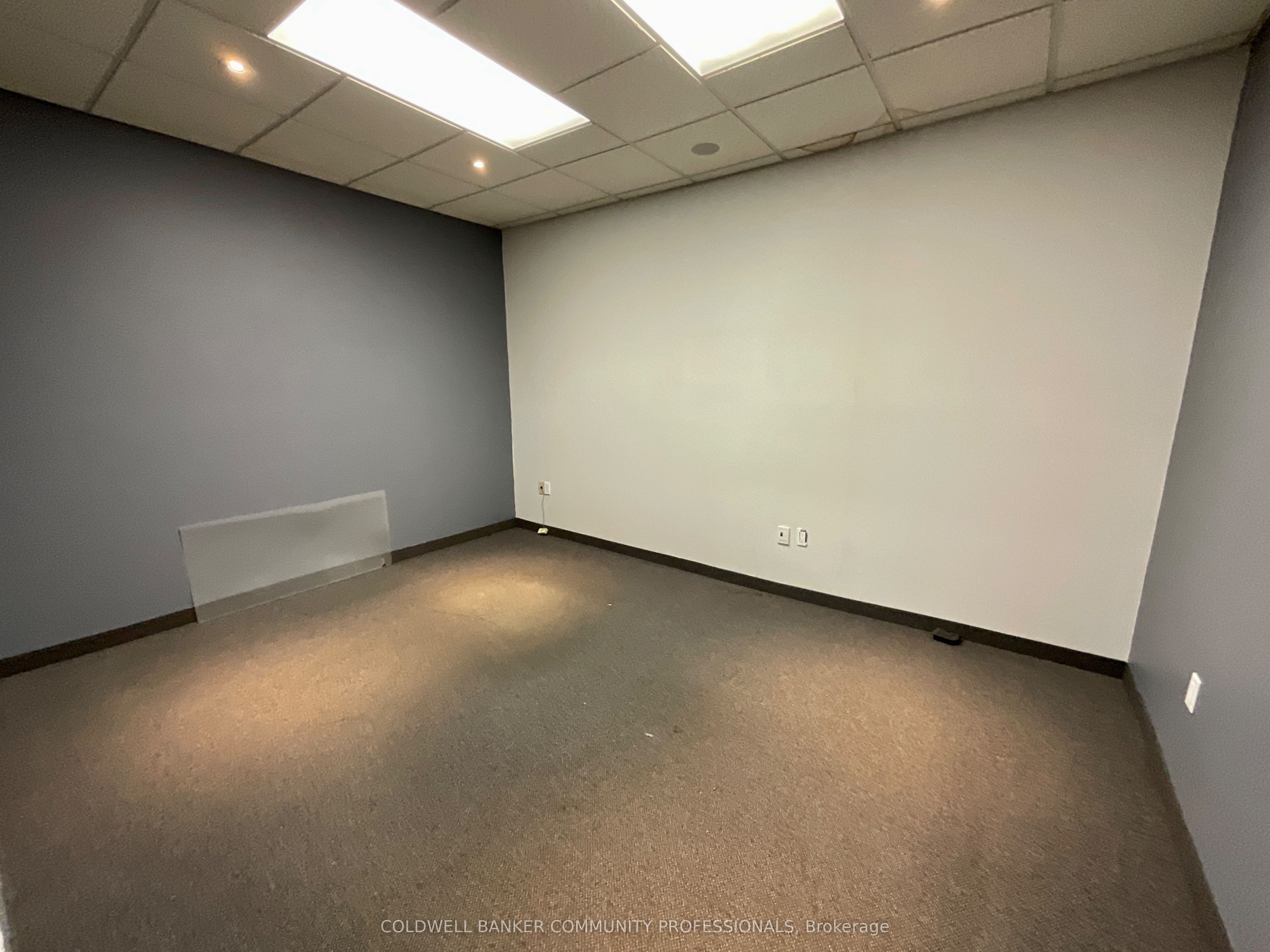 1359 Main St E Property Photo 9