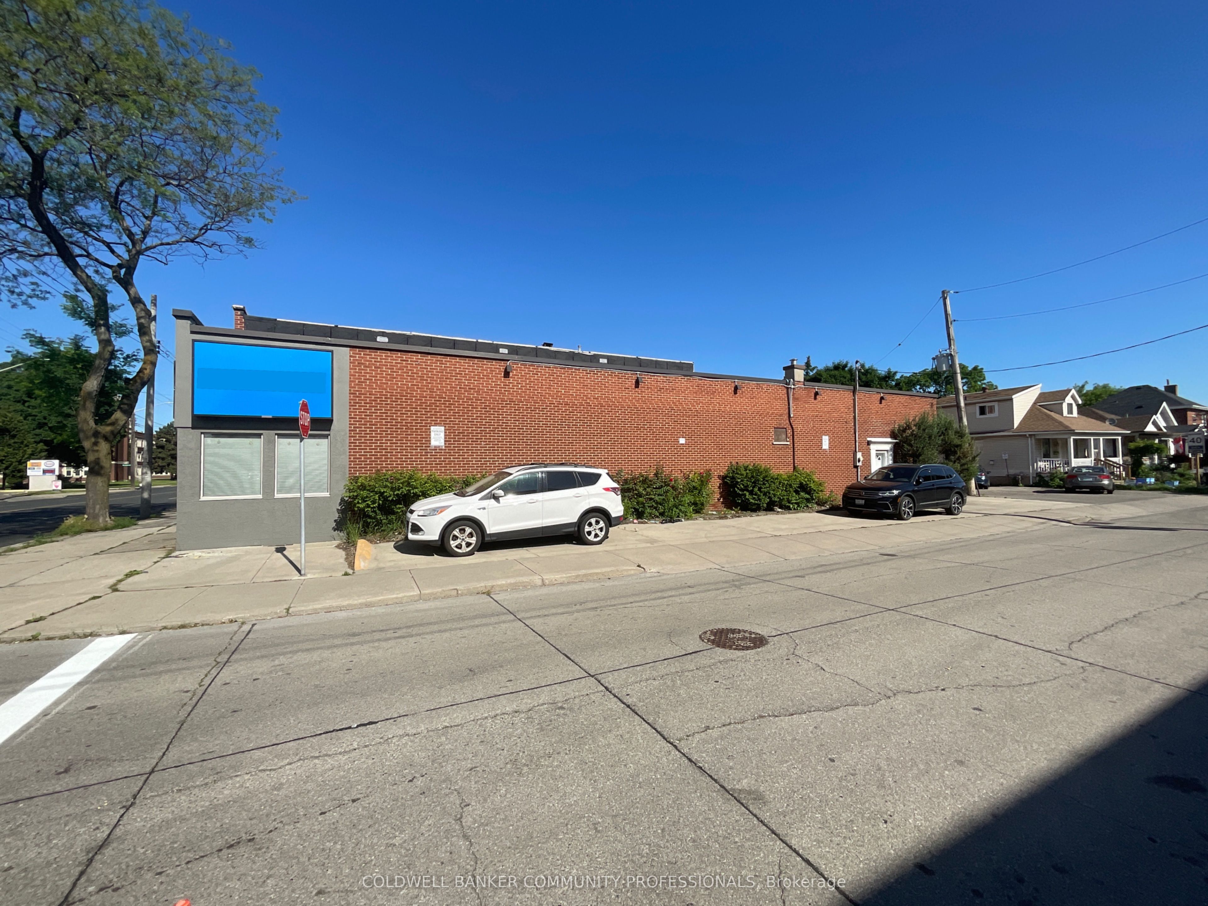 1359 Main St E Property Photo 12