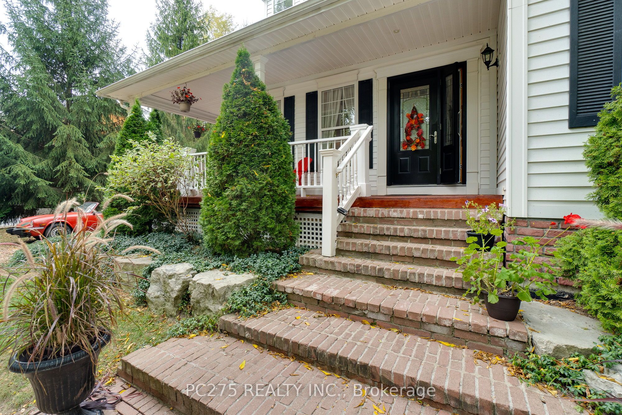 23 Mactavesh Crescent Property Photo 4